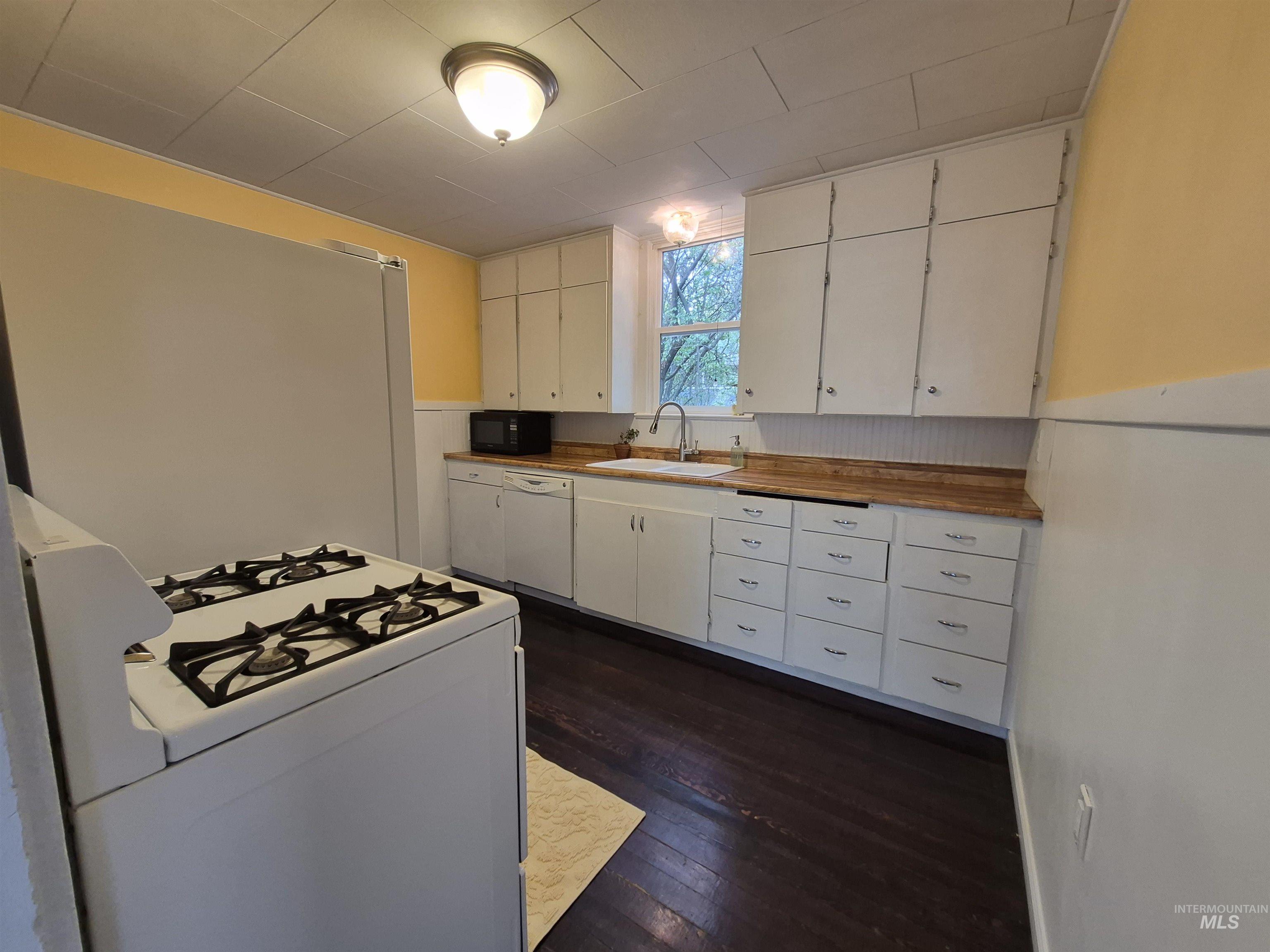 1013 Logan Property Photo 21