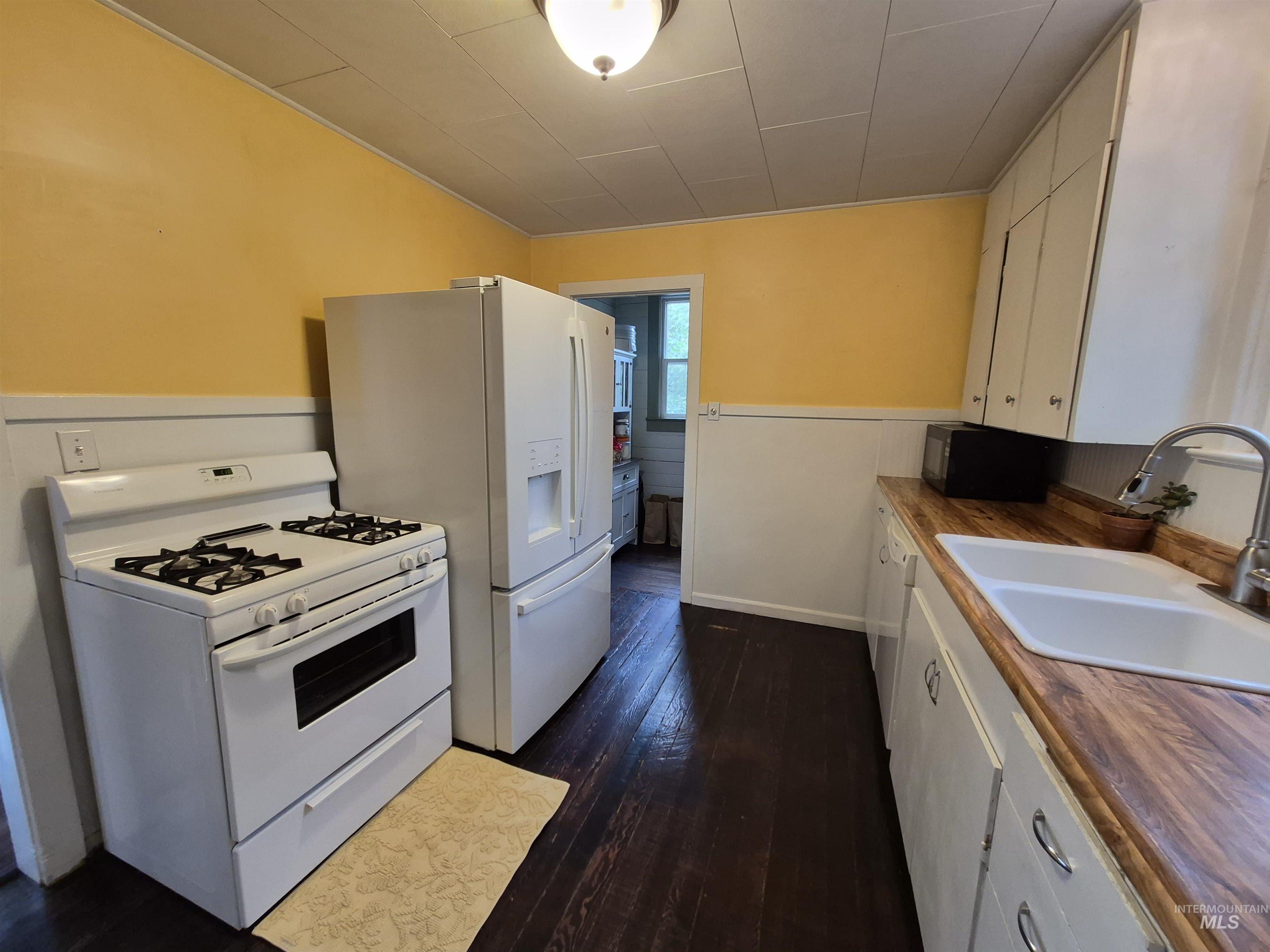 1013 Logan Property Photo 22