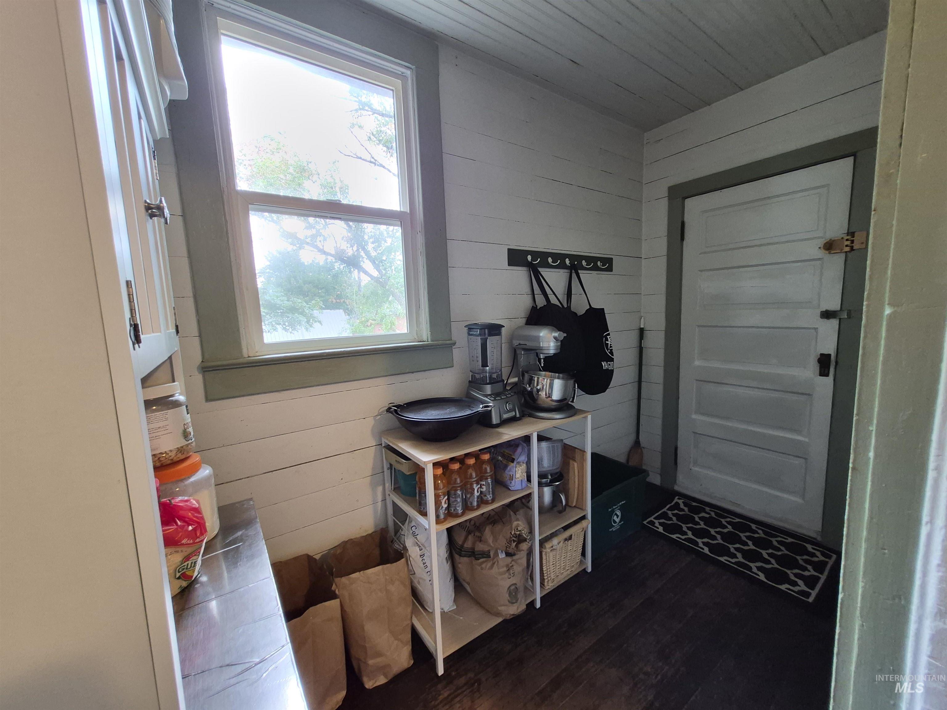 1013 Logan Property Photo 23