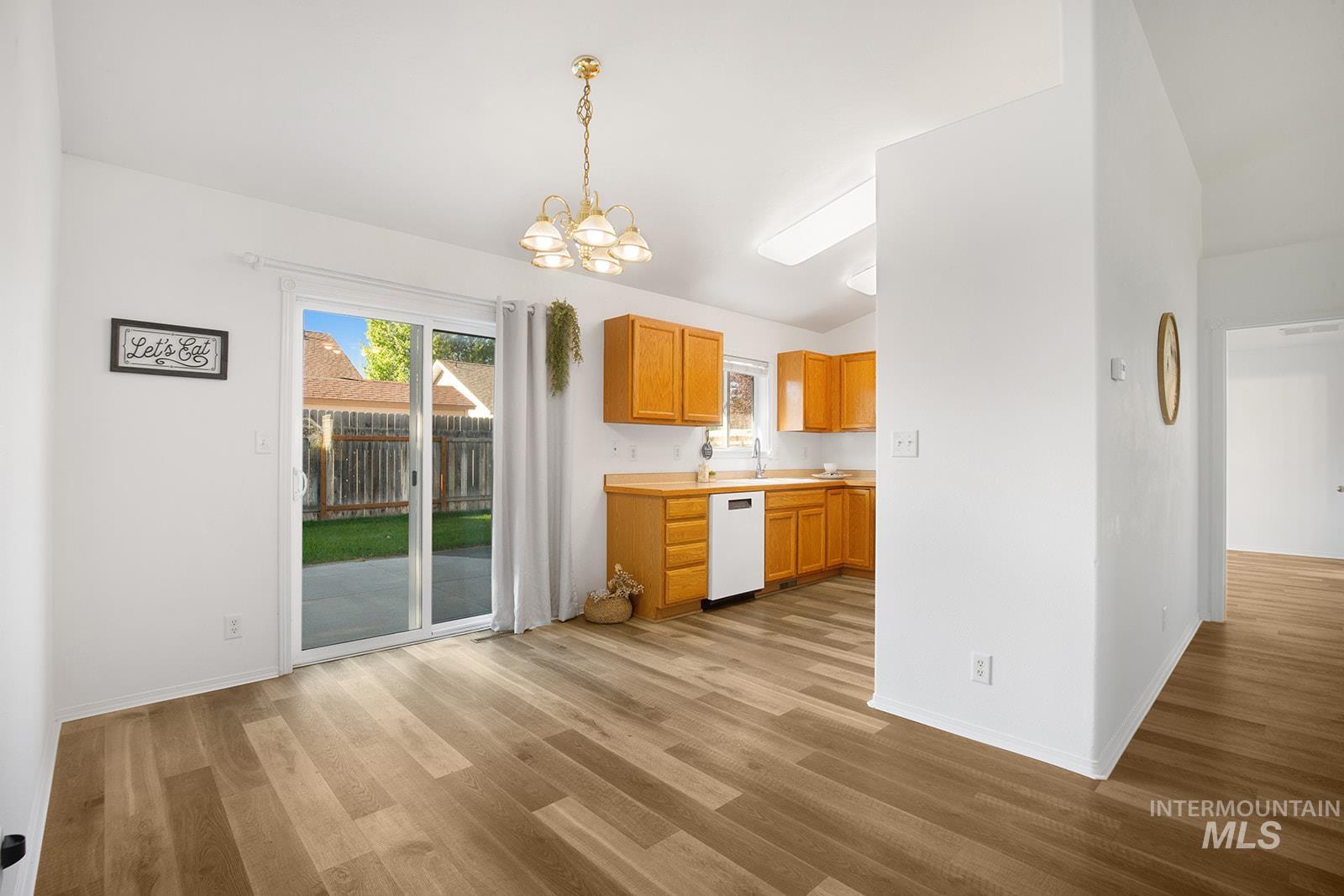 2440 Ironwood Ave. Property Photo 6