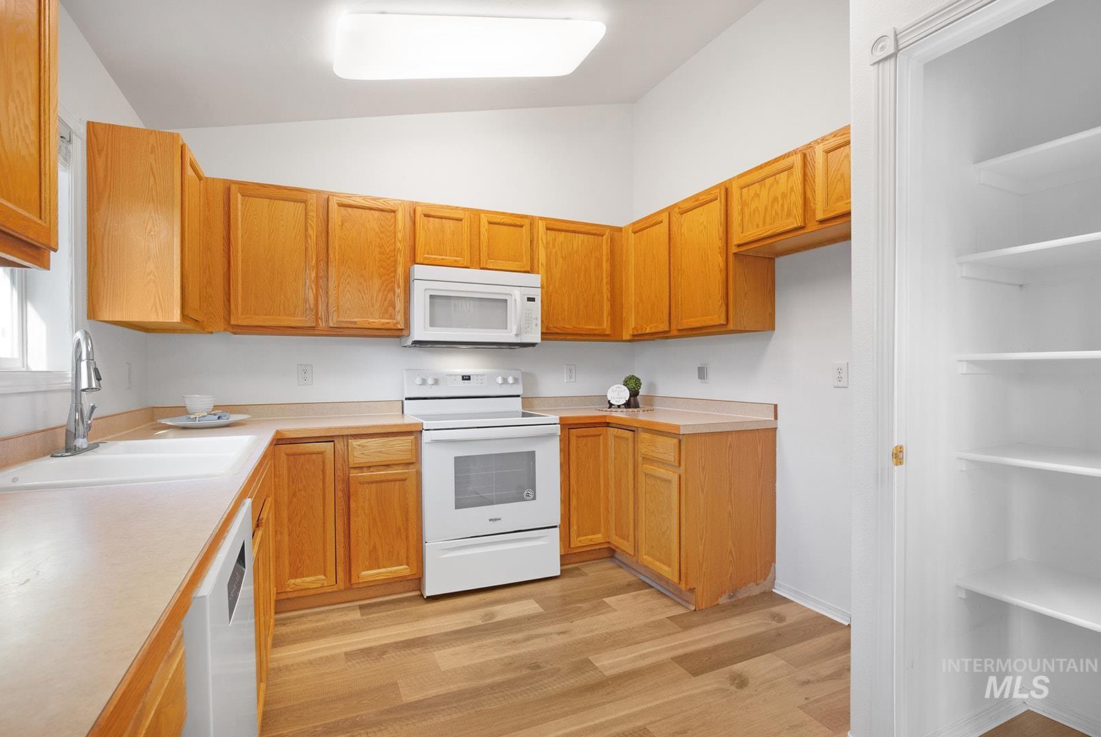 2440 Ironwood Ave. Property Photo 9