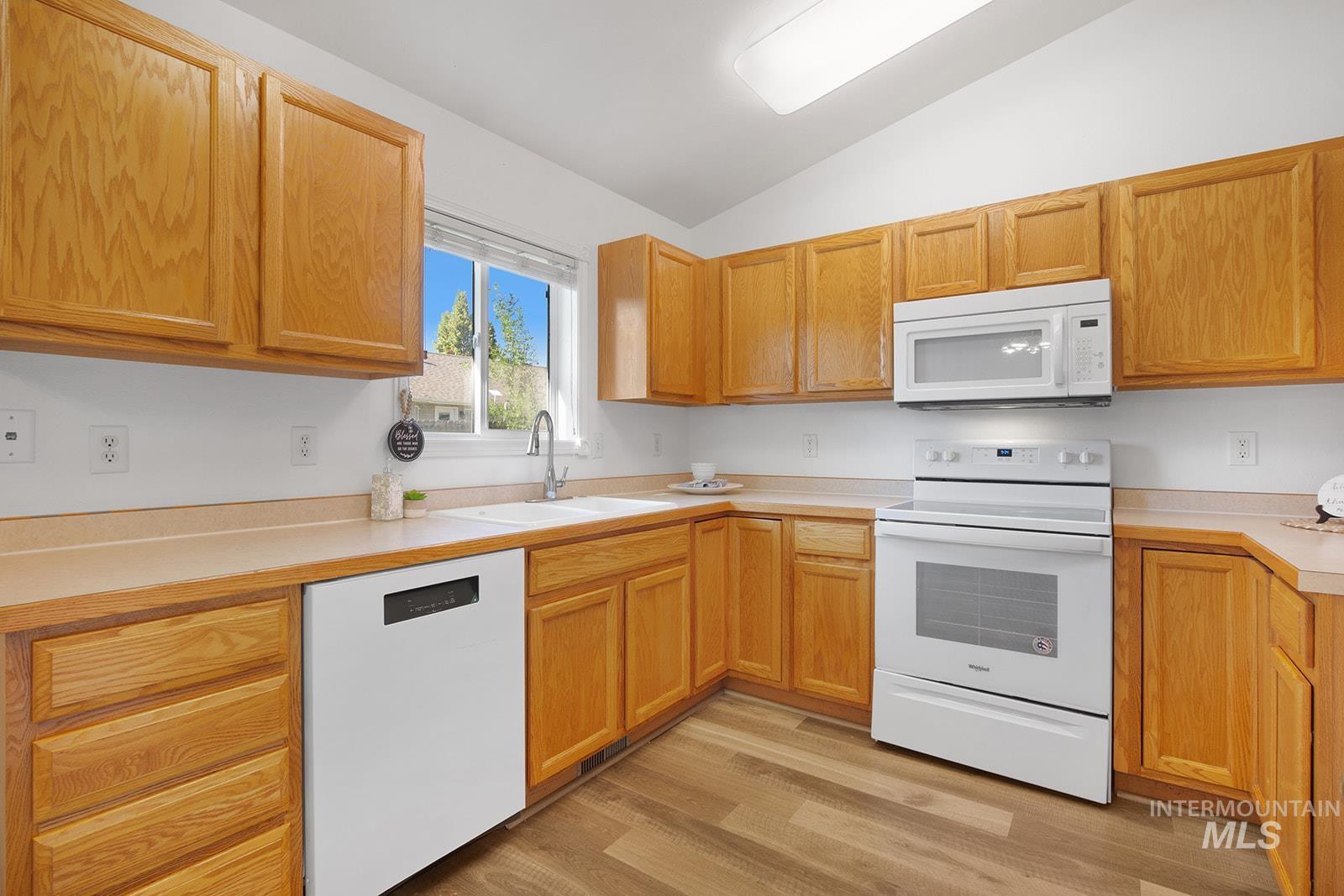 2440 Ironwood Ave. Property Photo 10