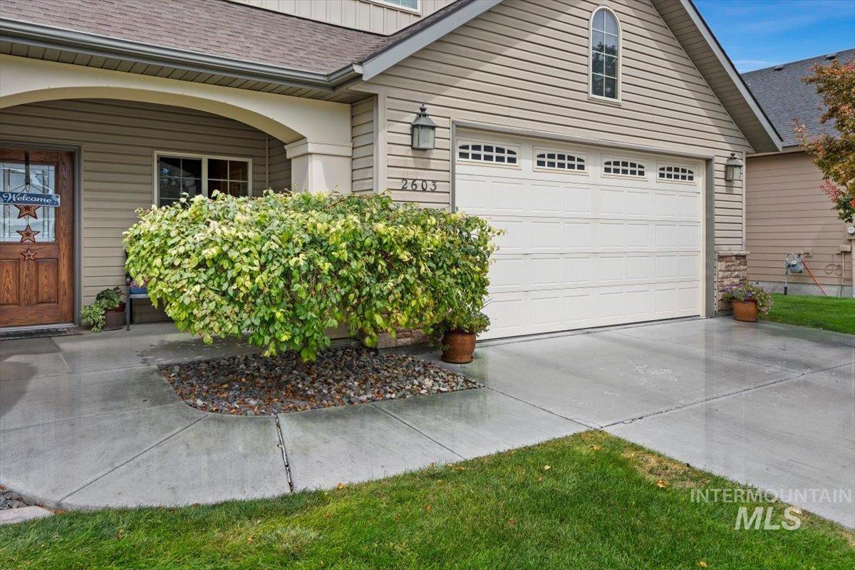 2603 Carriage Way Property Photo 3