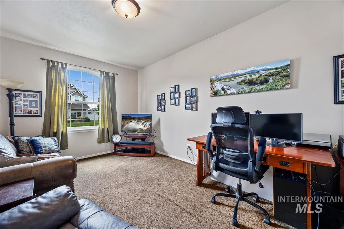 2603 Carriage Way Property Photo 4