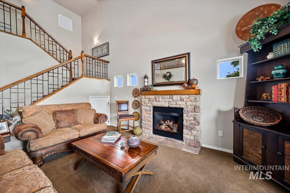 2603 Carriage Way Property Photo 6