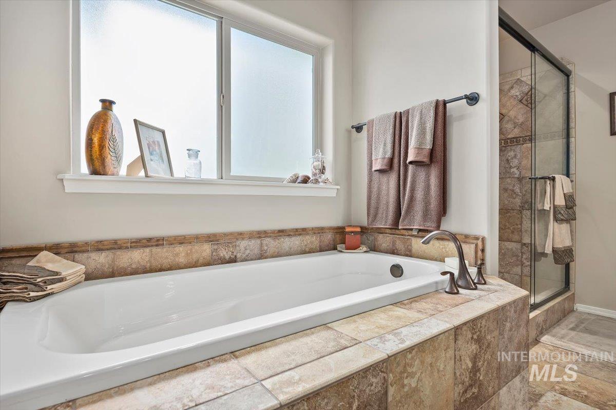 2603 Carriage Way Property Photo 28