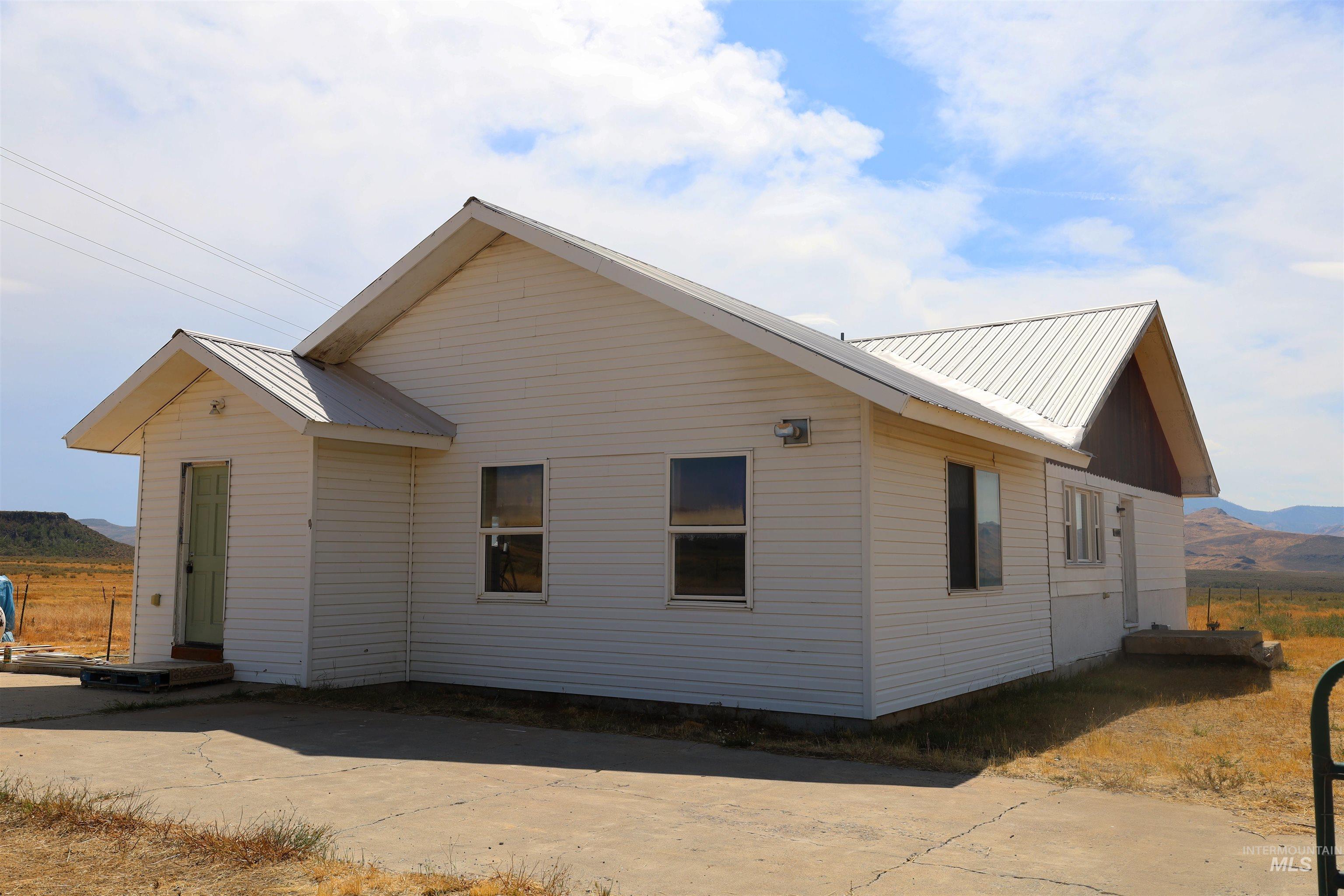 1674 Little Wood Reservoir Road Property Photo 2