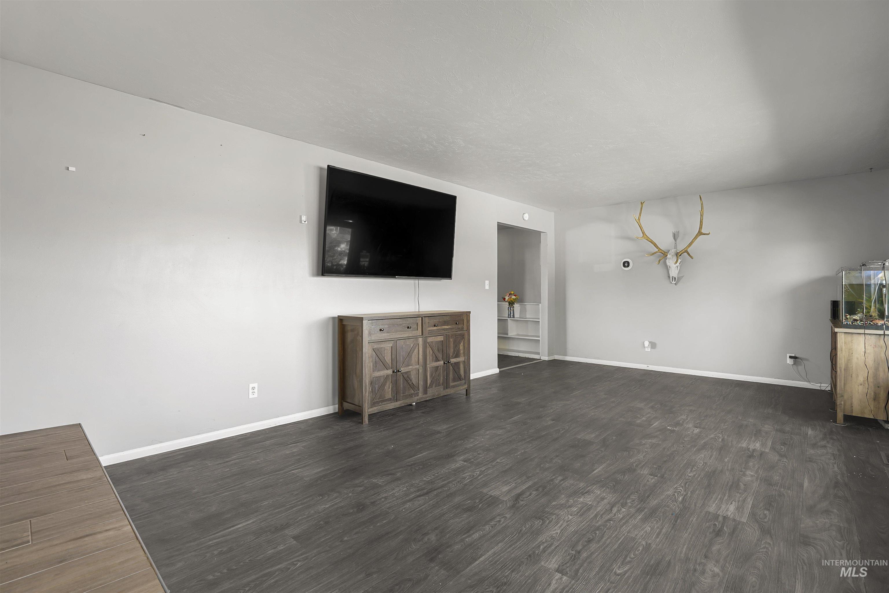 2360 Burton Ave Property Photo 5