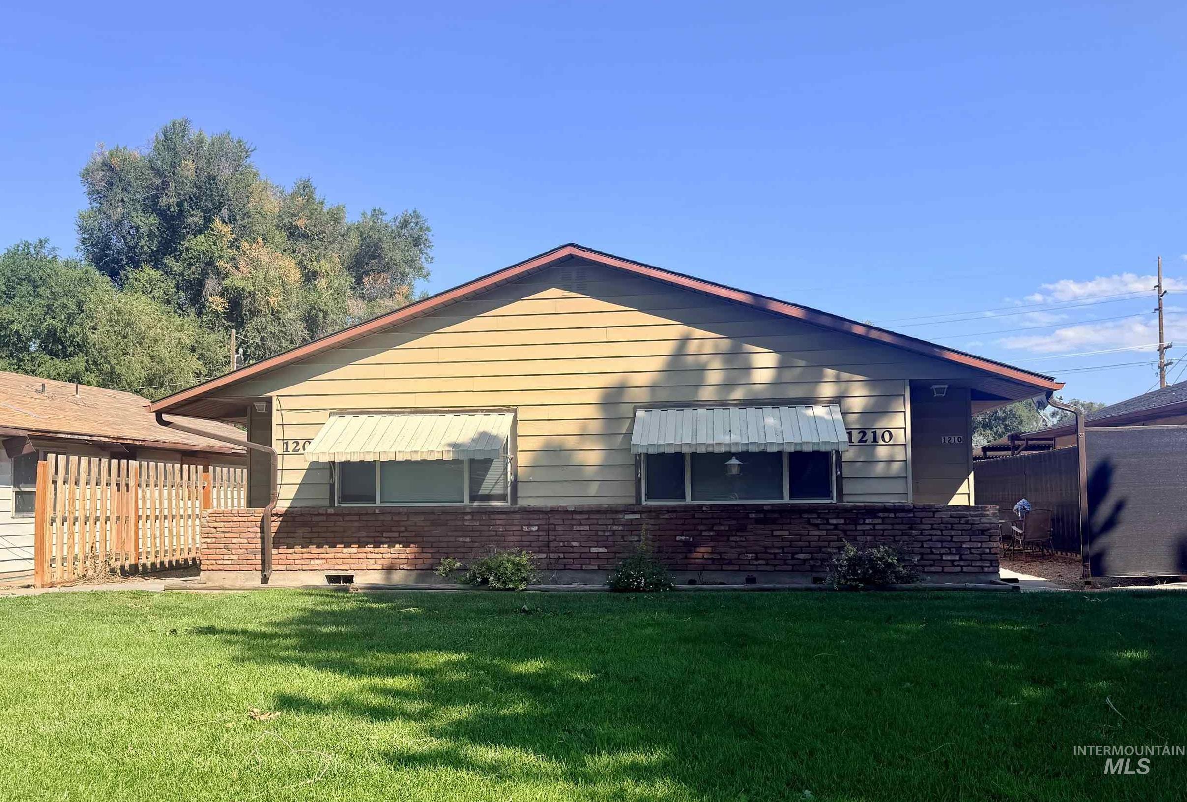 1208 S Fern St Property Photo 1