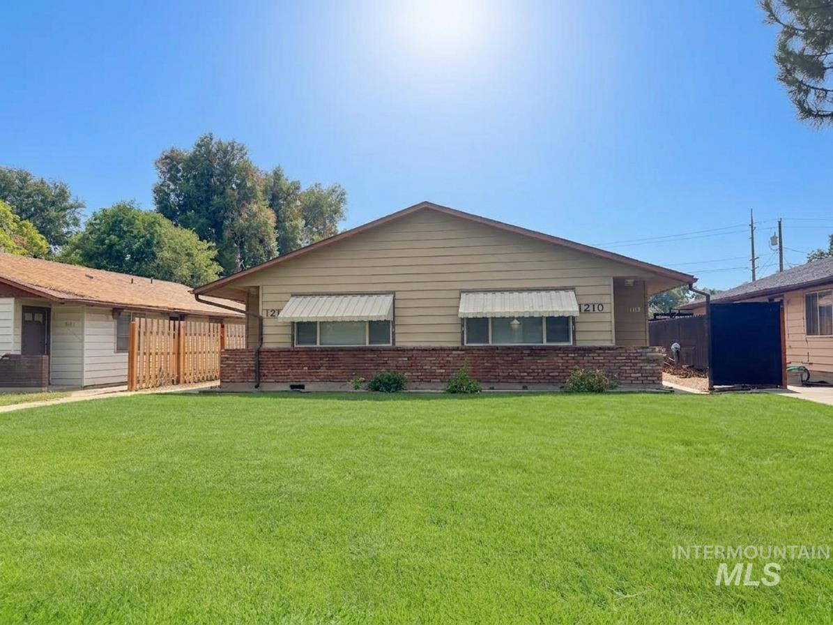 1208 S Fern St Property Photo 1