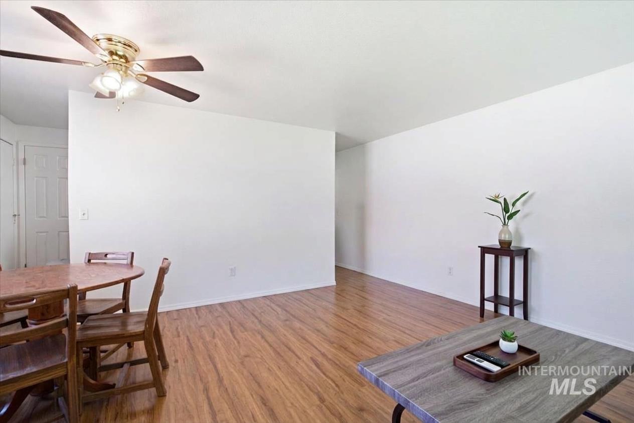1208 S Fern St Property Photo 5