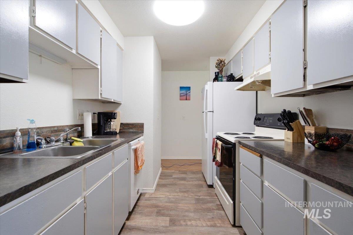 1208 S Fern St Property Photo 7