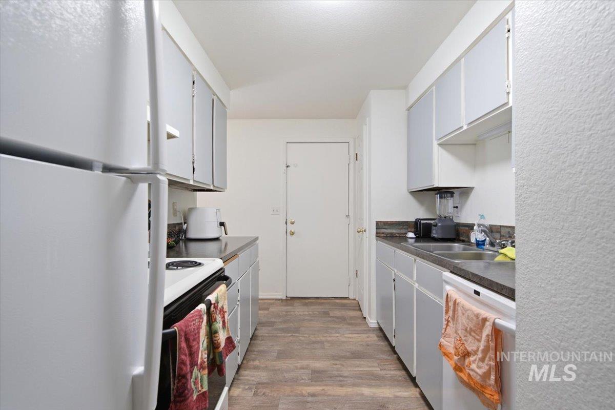 1208 S Fern St Property Photo 8