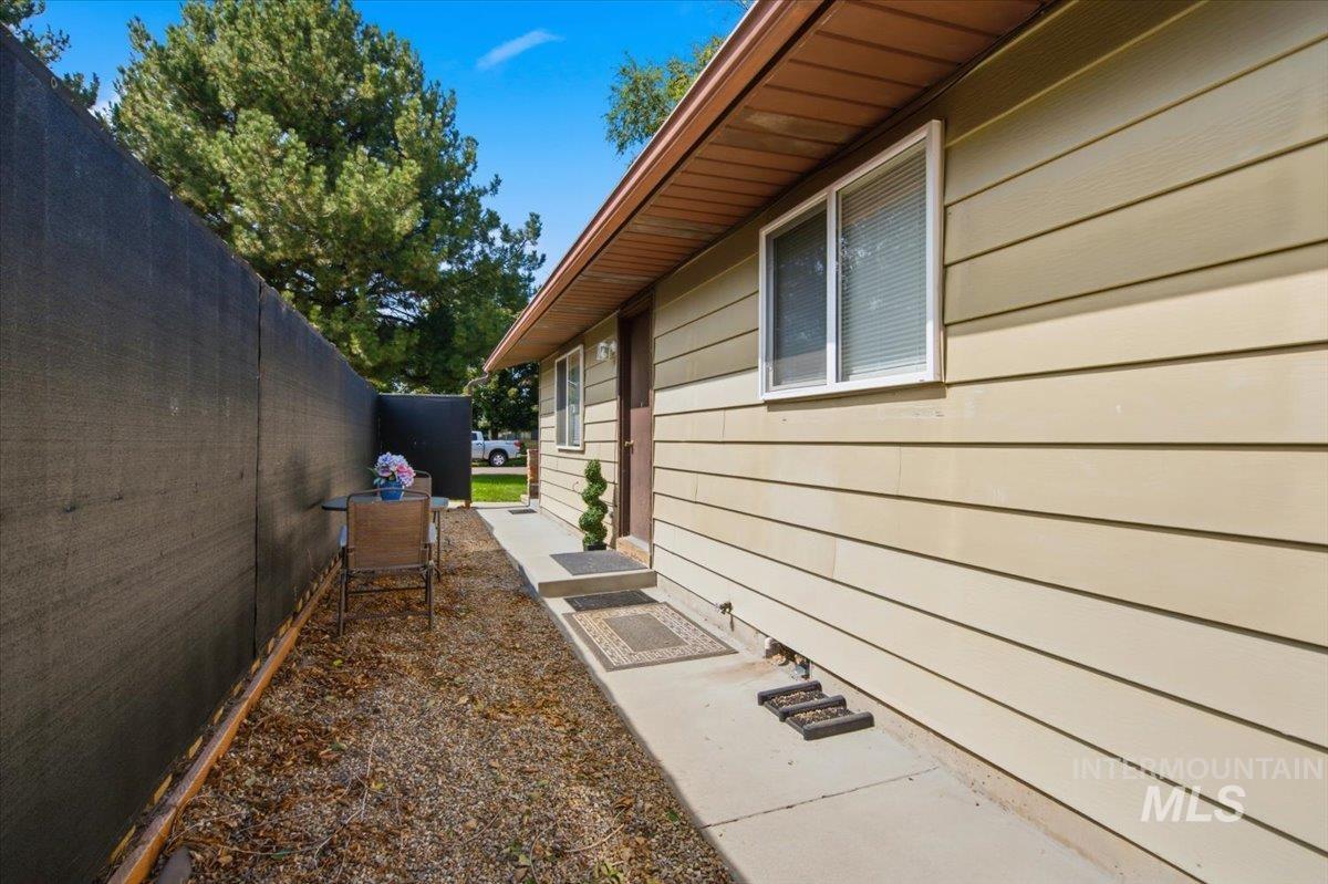 1208 S Fern St Property Photo 16
