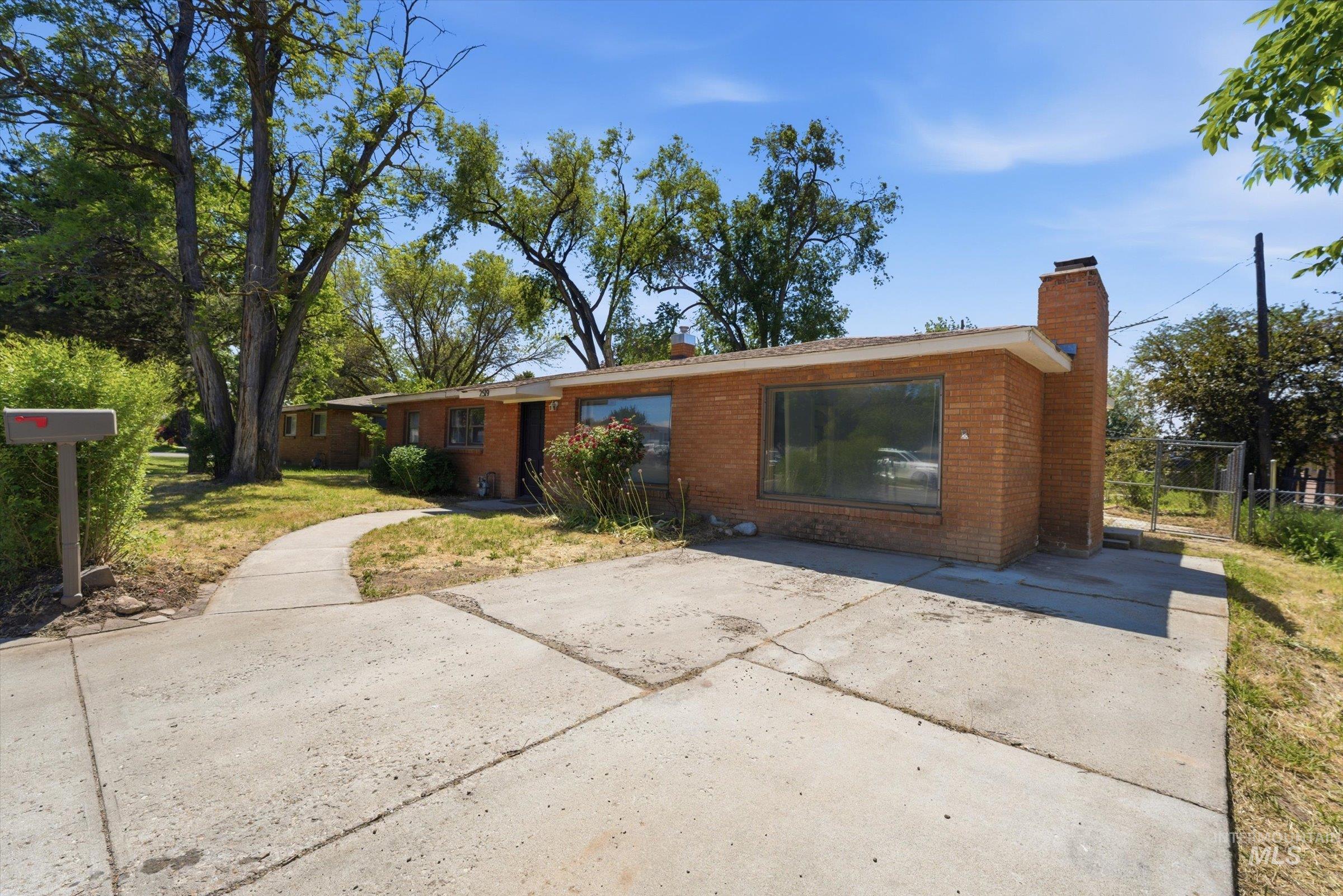 2519 S Vista Ave Property Photo 1