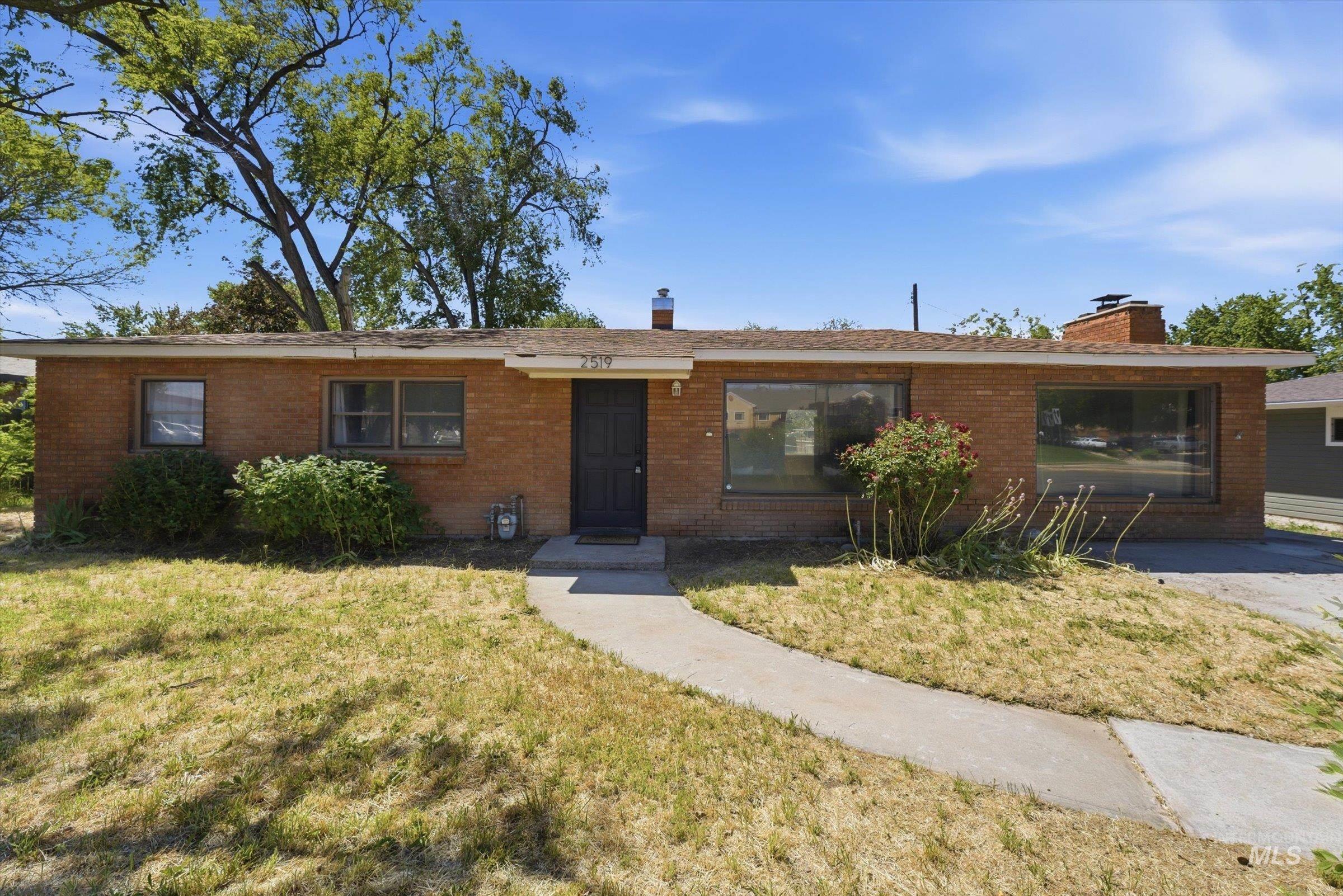 2519 S Vista Ave Property Photo 2