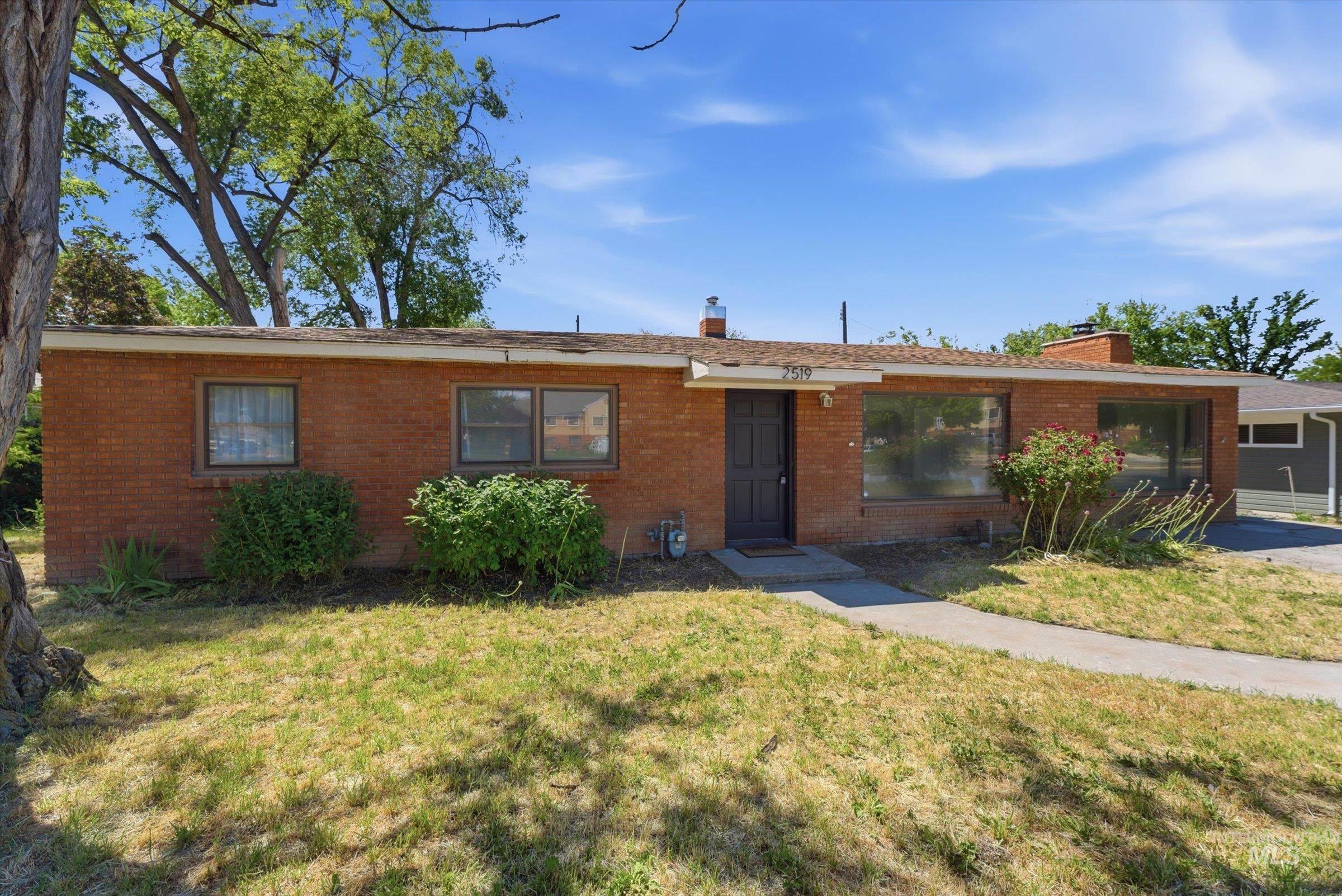 2519 S Vista Ave Property Photo 3