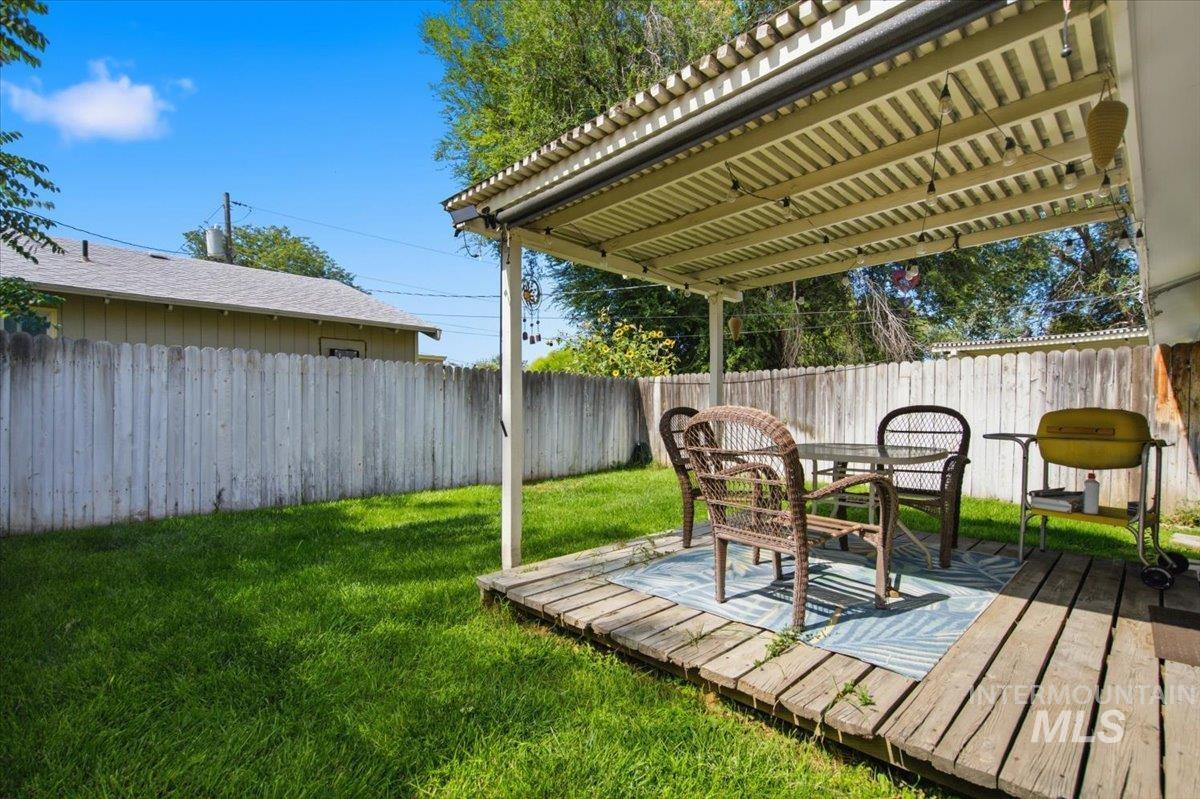 1219 S Fern St Property Photo 10