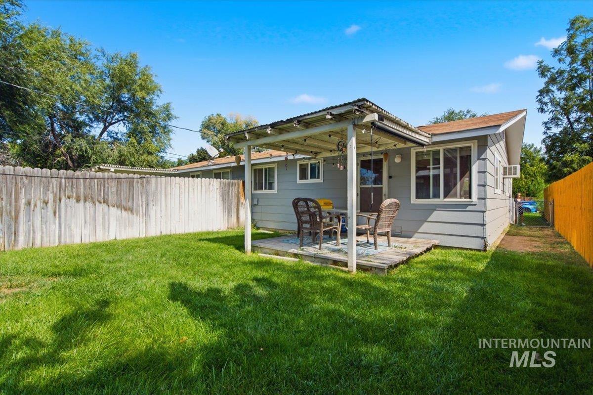 1219 S Fern St Property Photo 11