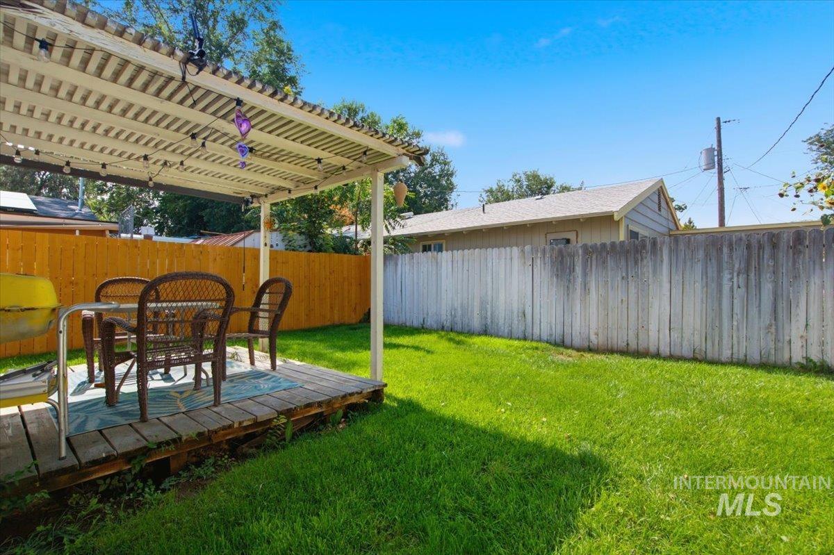 1219 S Fern St Property Photo 12