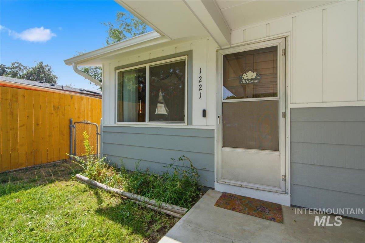 1219 S Fern St Property Photo 13