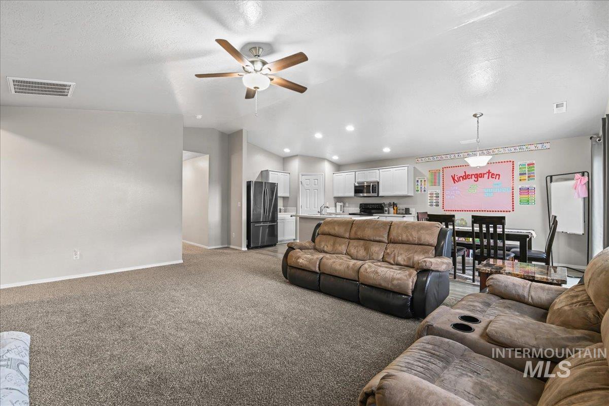 1785 Sw Levant Way Property Photo 6
