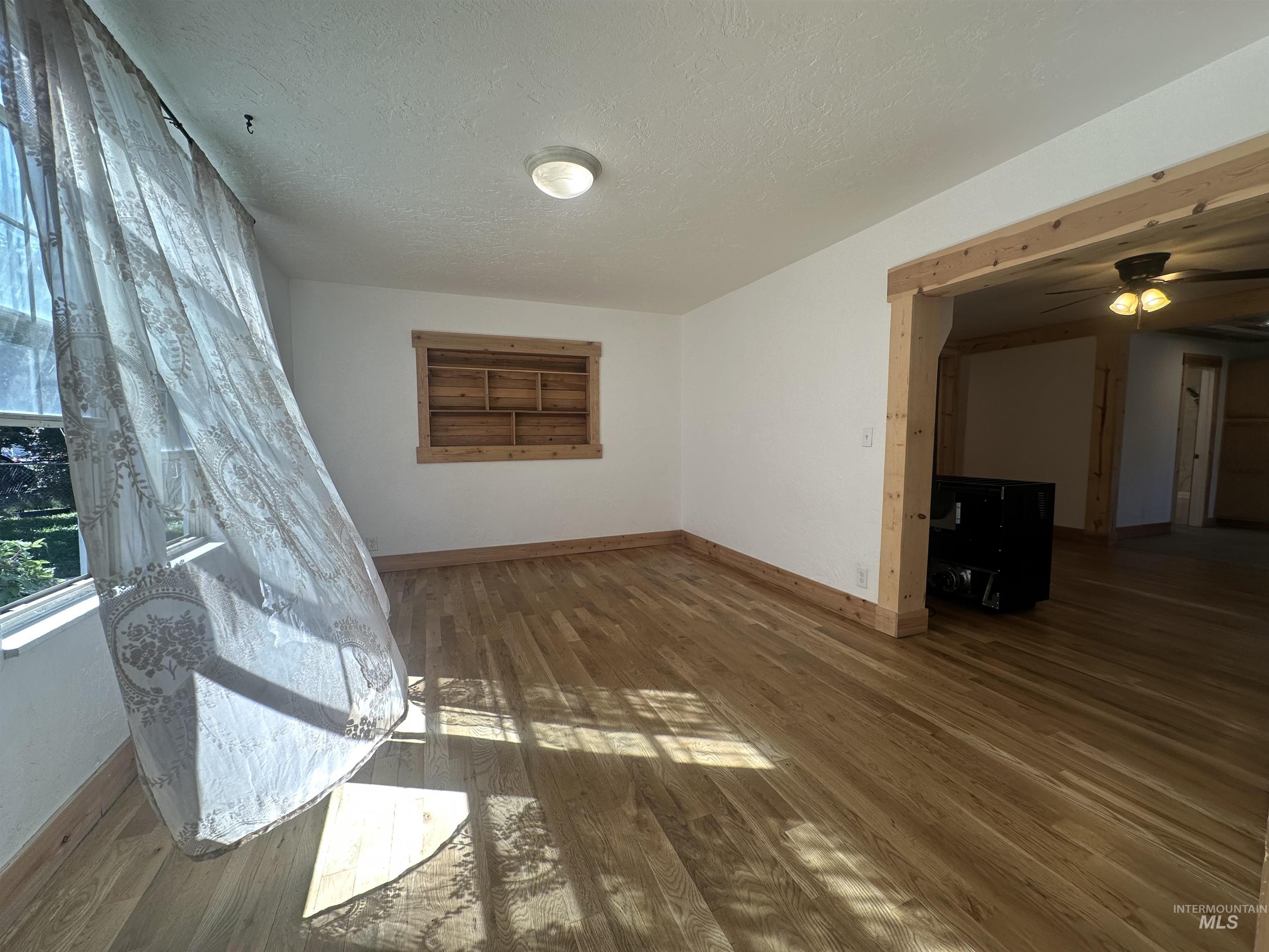 322 E 1st St. Property Photo 12