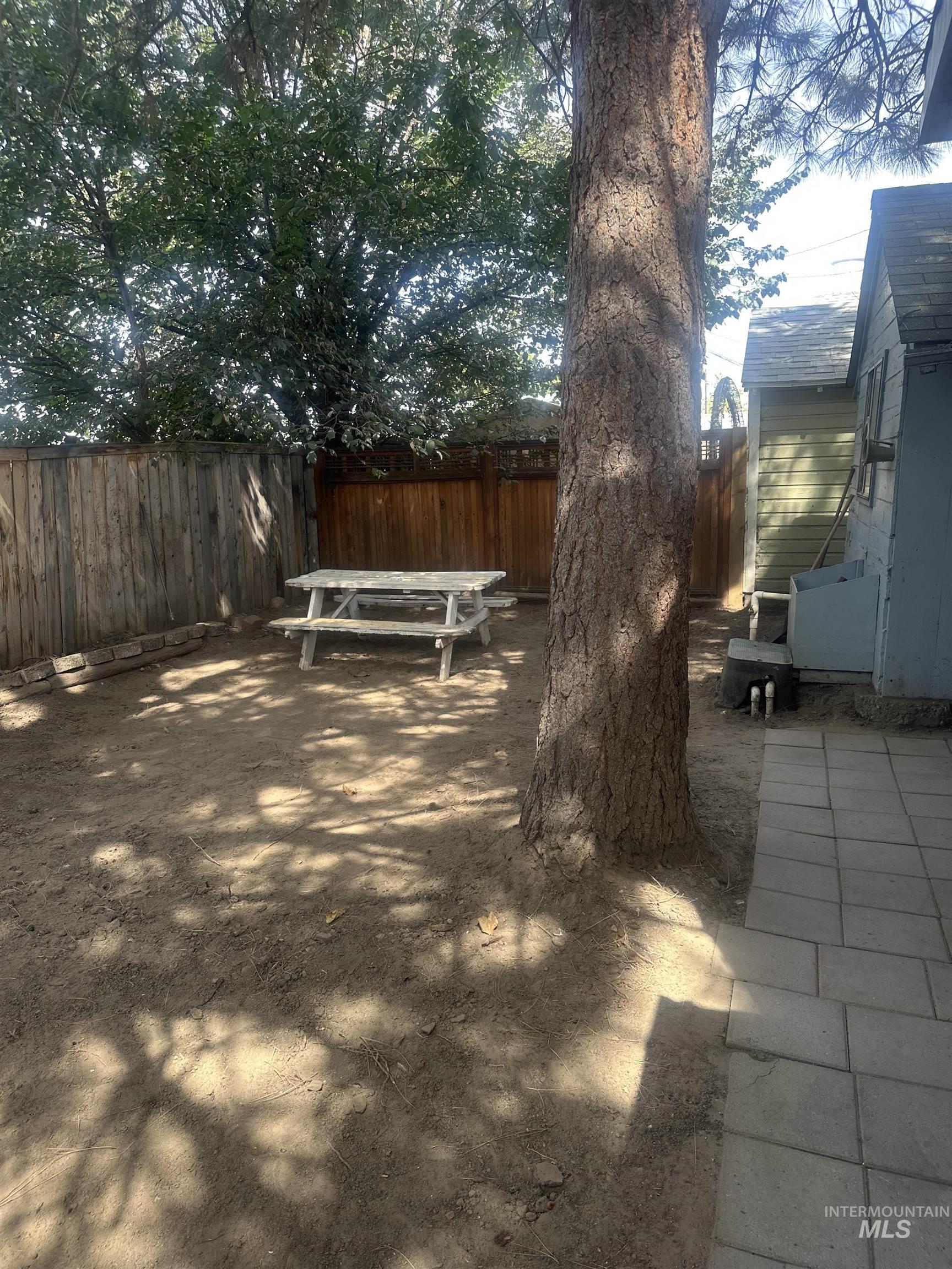 322 E 1st St. Property Photo 46