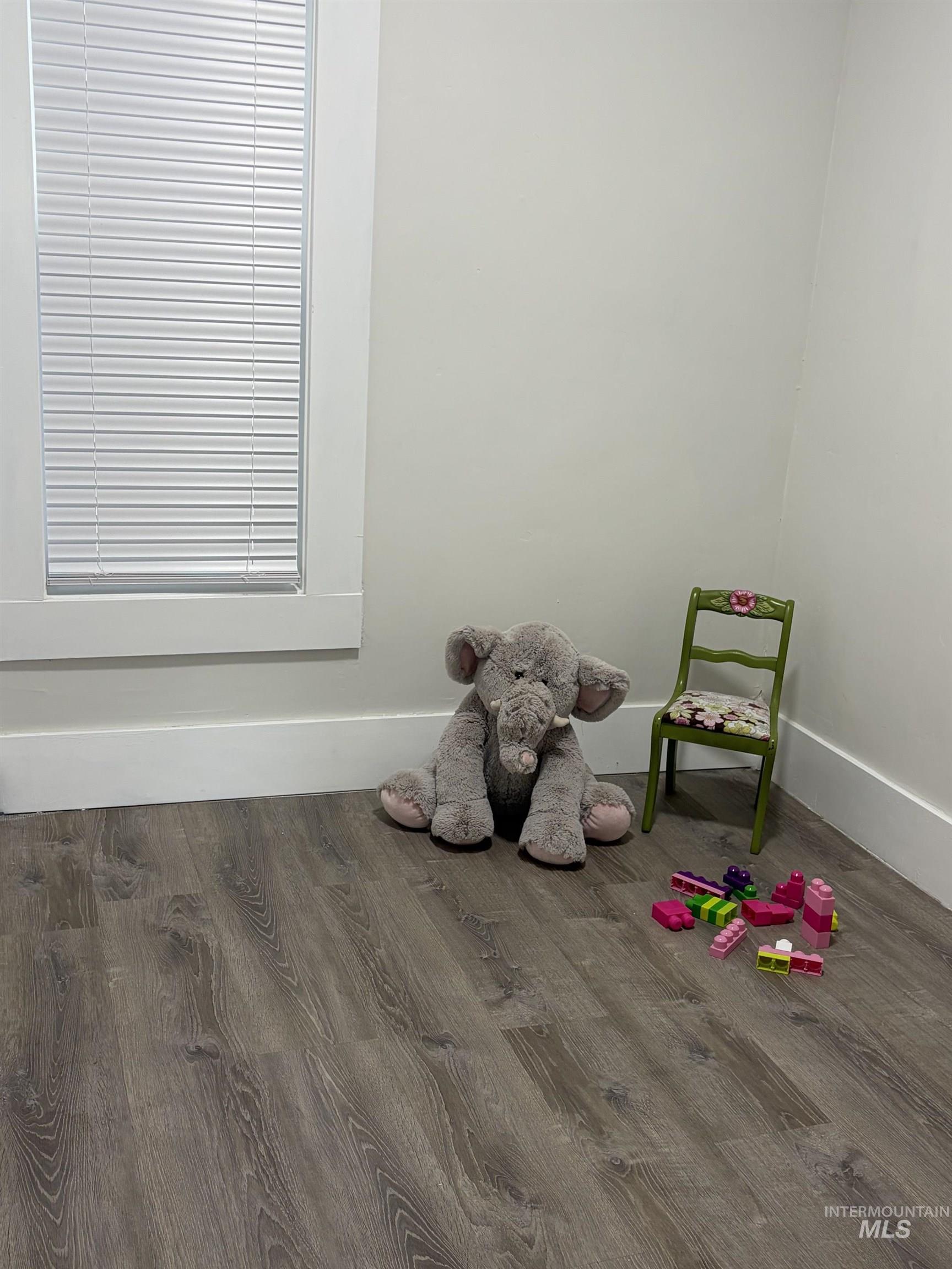 428 N Wardwell Ave Property Photo 17