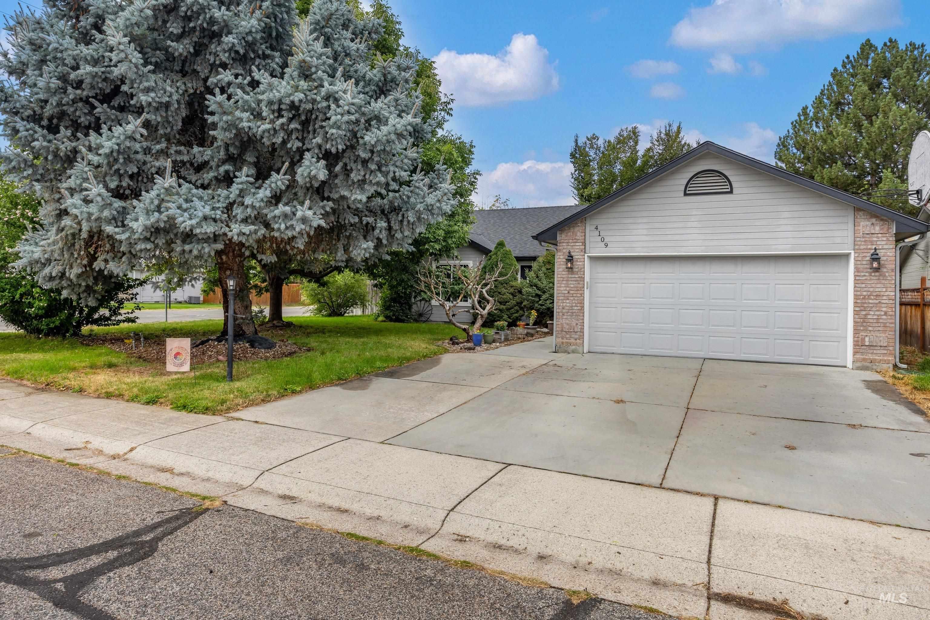 4109 N Eiguren Place Property Photo 2