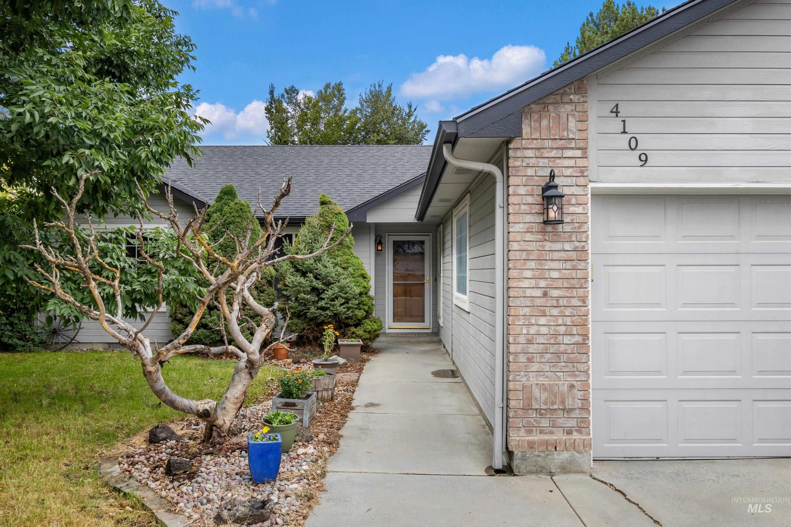 4109 N Eiguren Place Property Photo 3