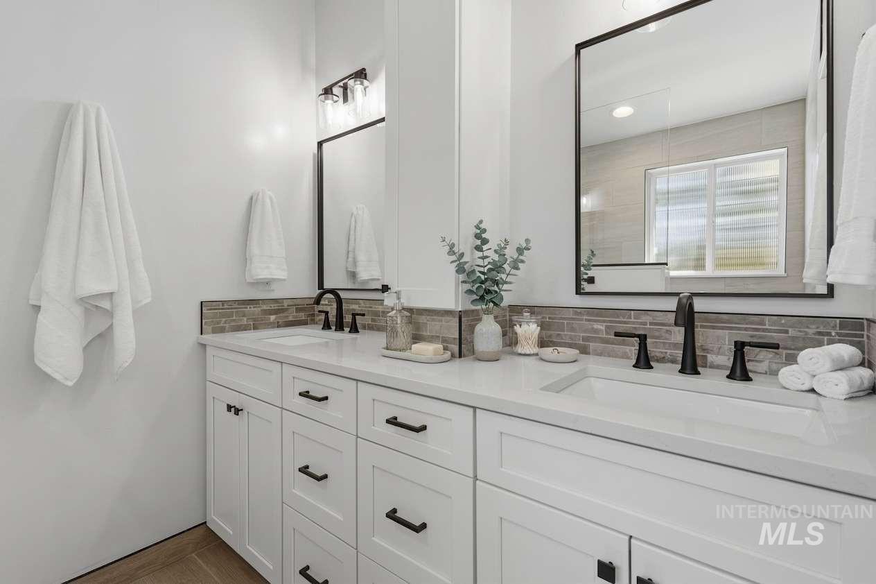 1005 E Aldape Ct Property Photo 10