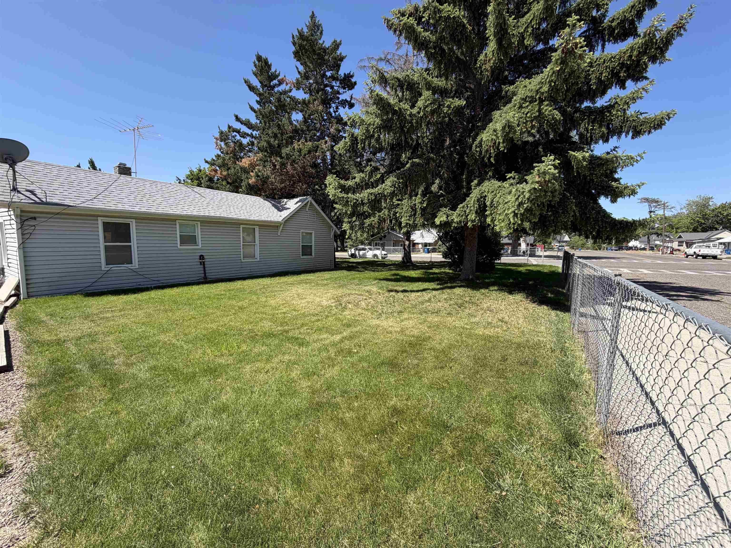110 S 11th East Property Photo 3