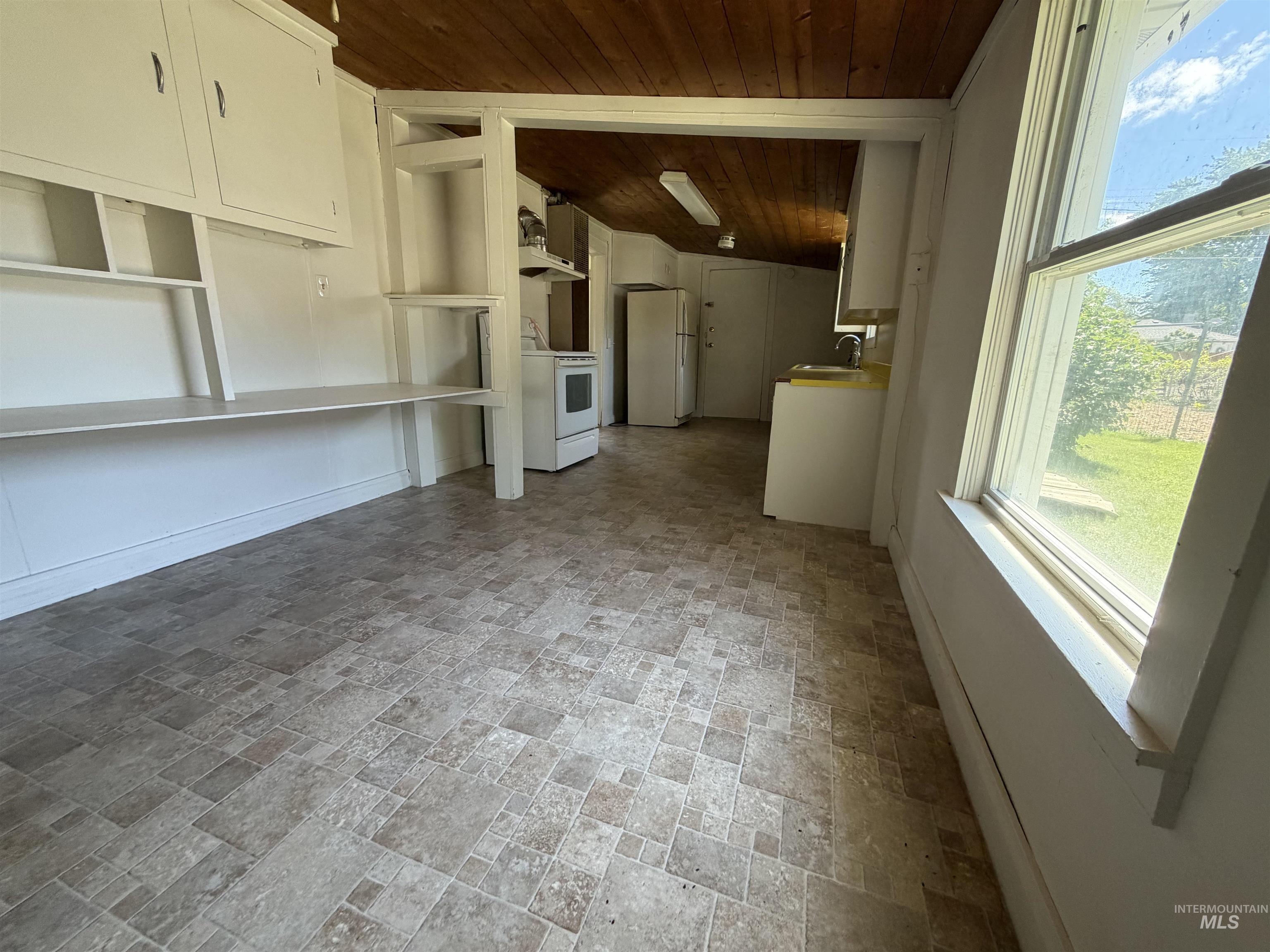 110 S 11th East Property Photo 5