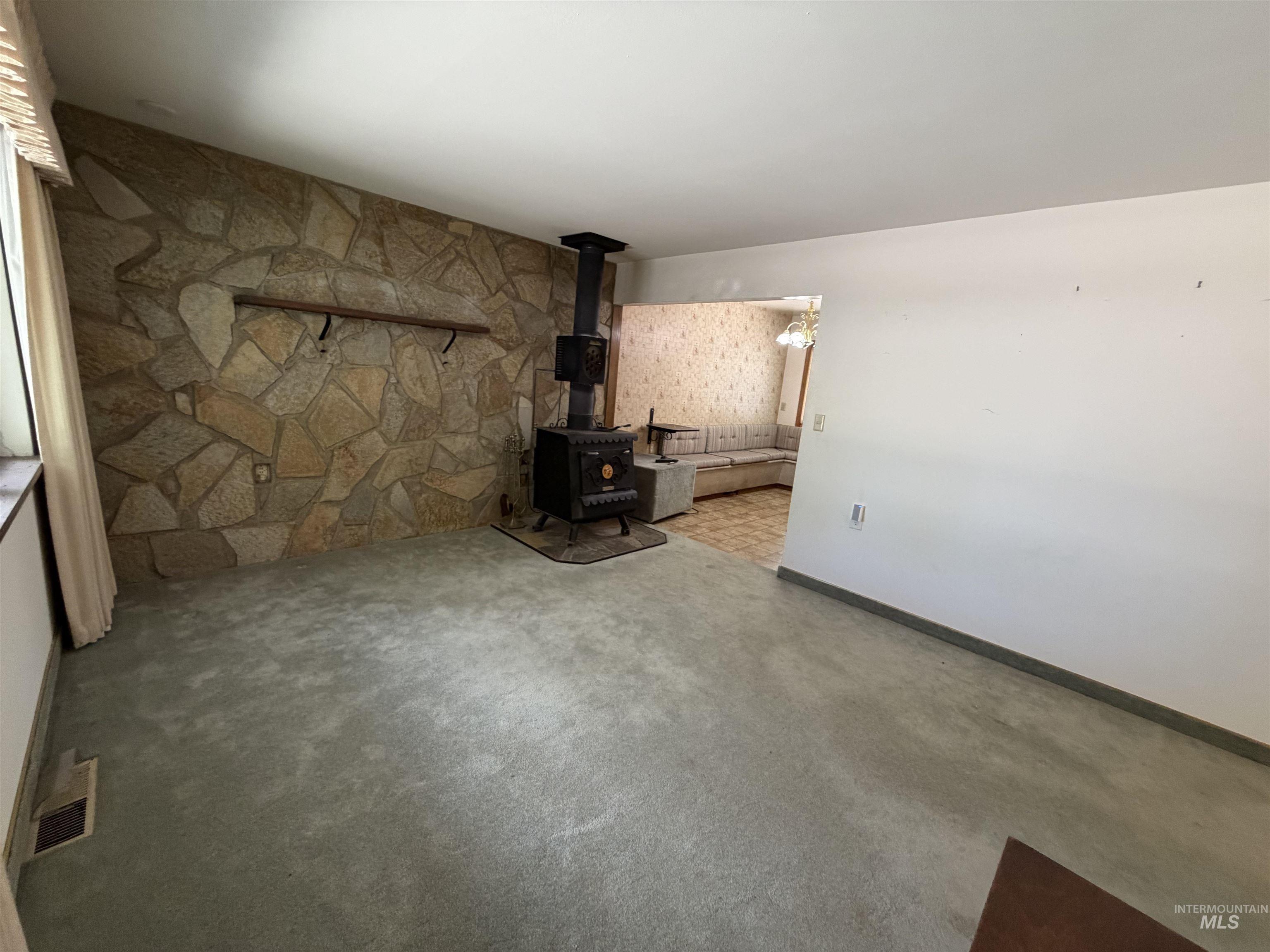 120 S 11th East Property Photo 3