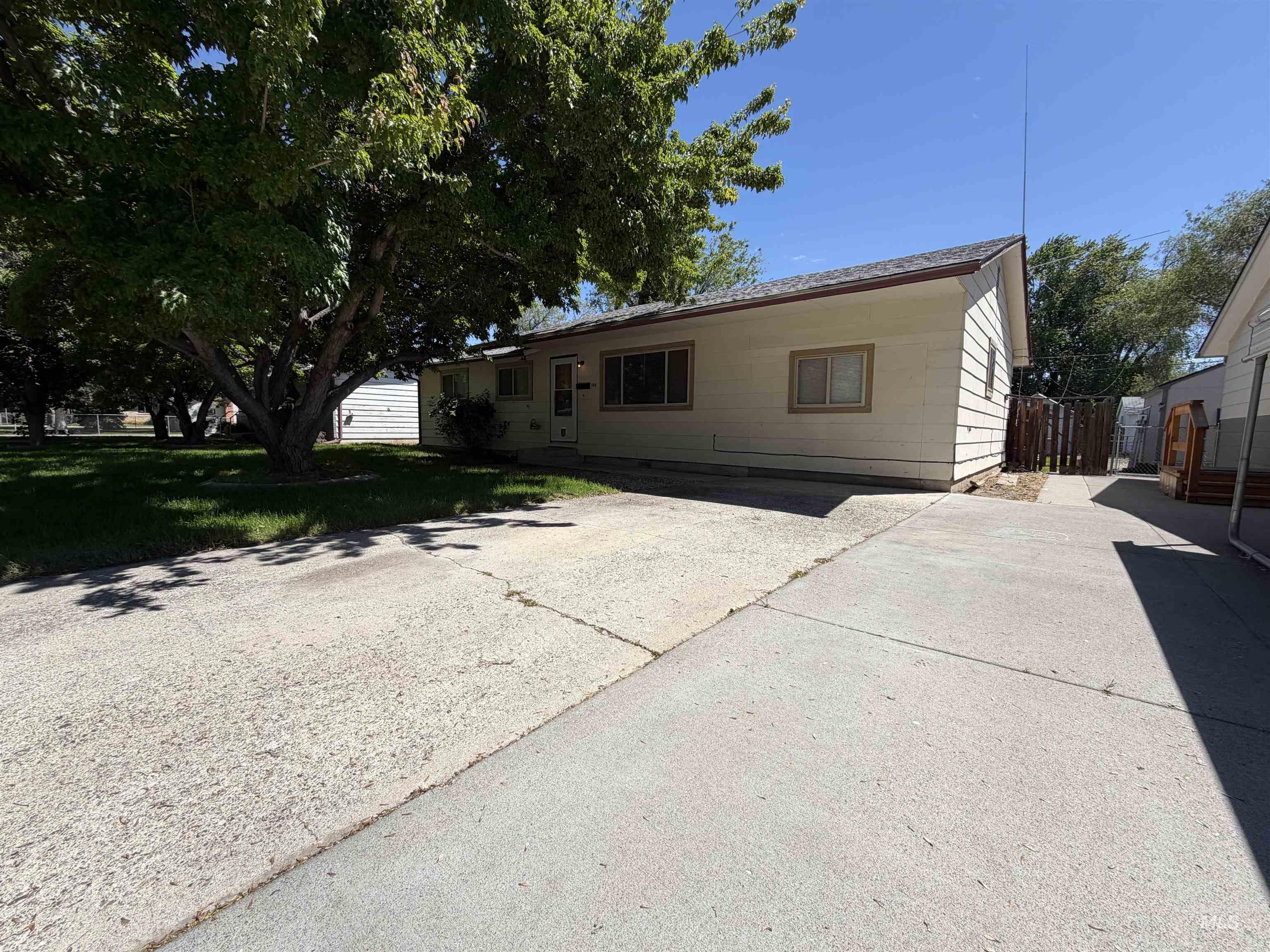 160 S 11th East Property Photo 1