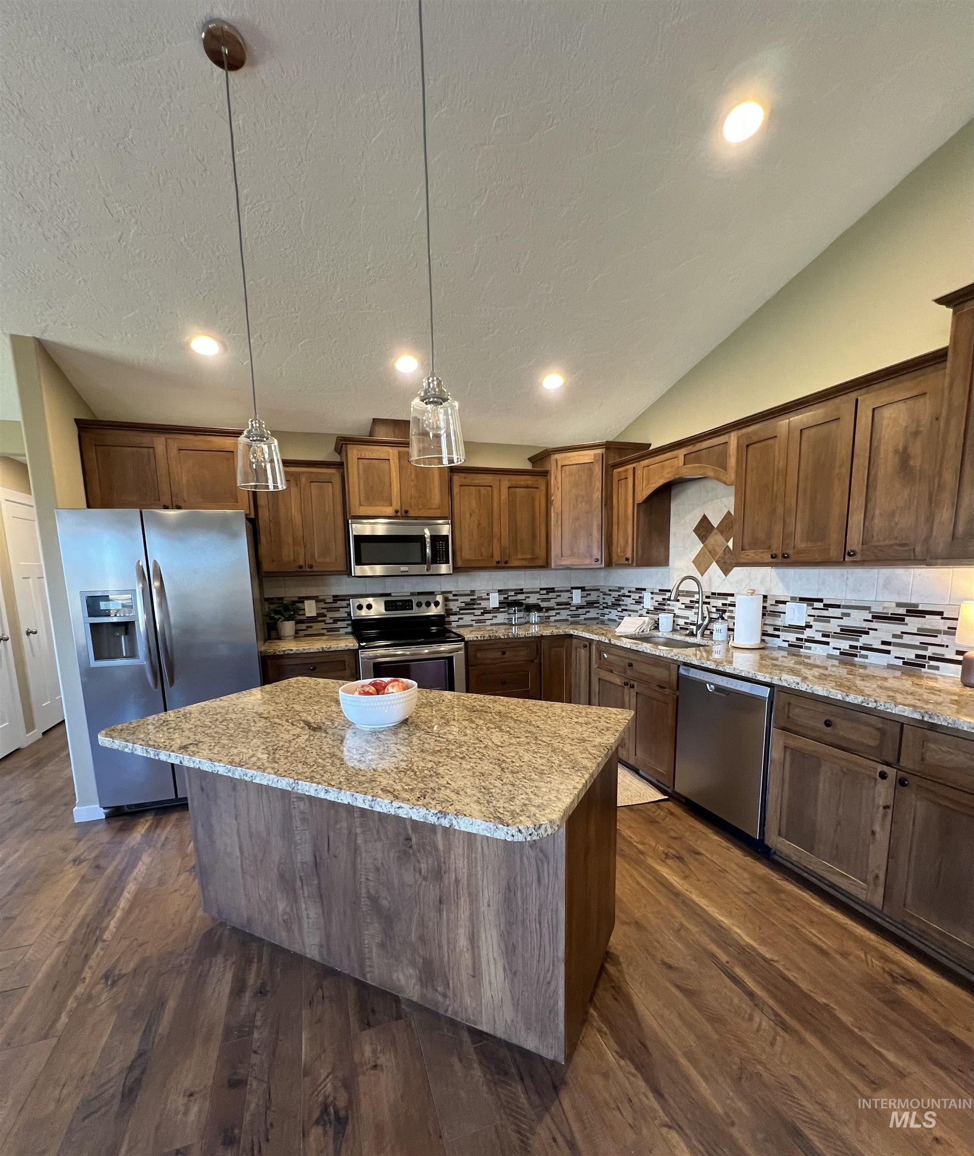 1705 Pioneer Dr. Property Photo 4