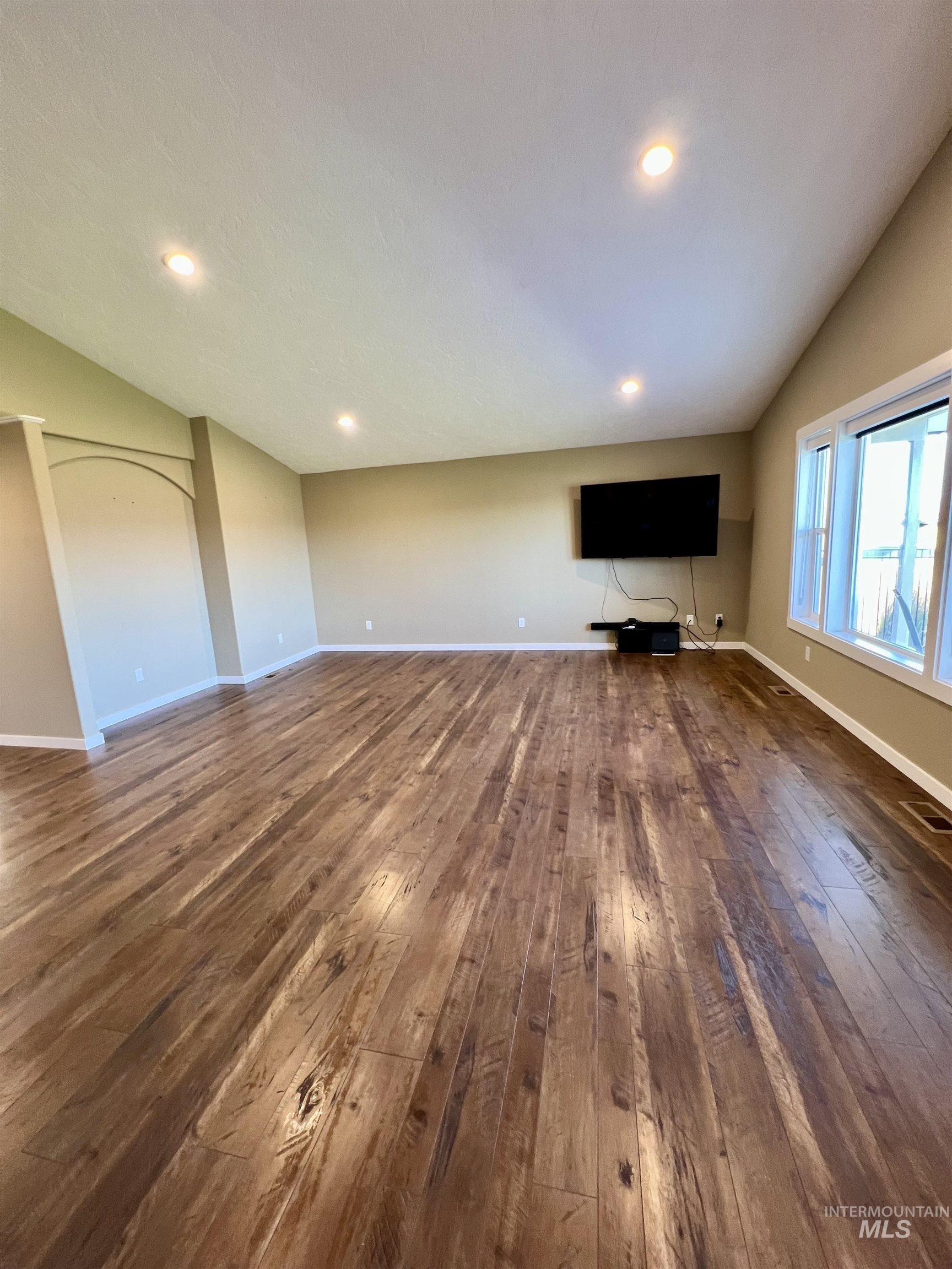 1705 Pioneer Dr. Property Photo 6