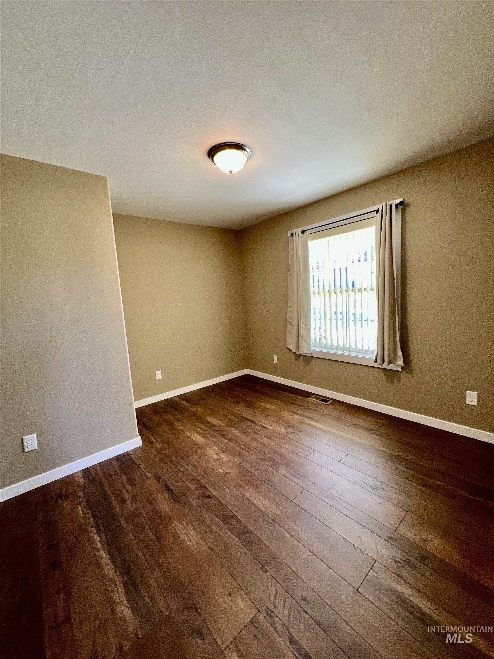 1705 Pioneer Dr. Property Photo 9