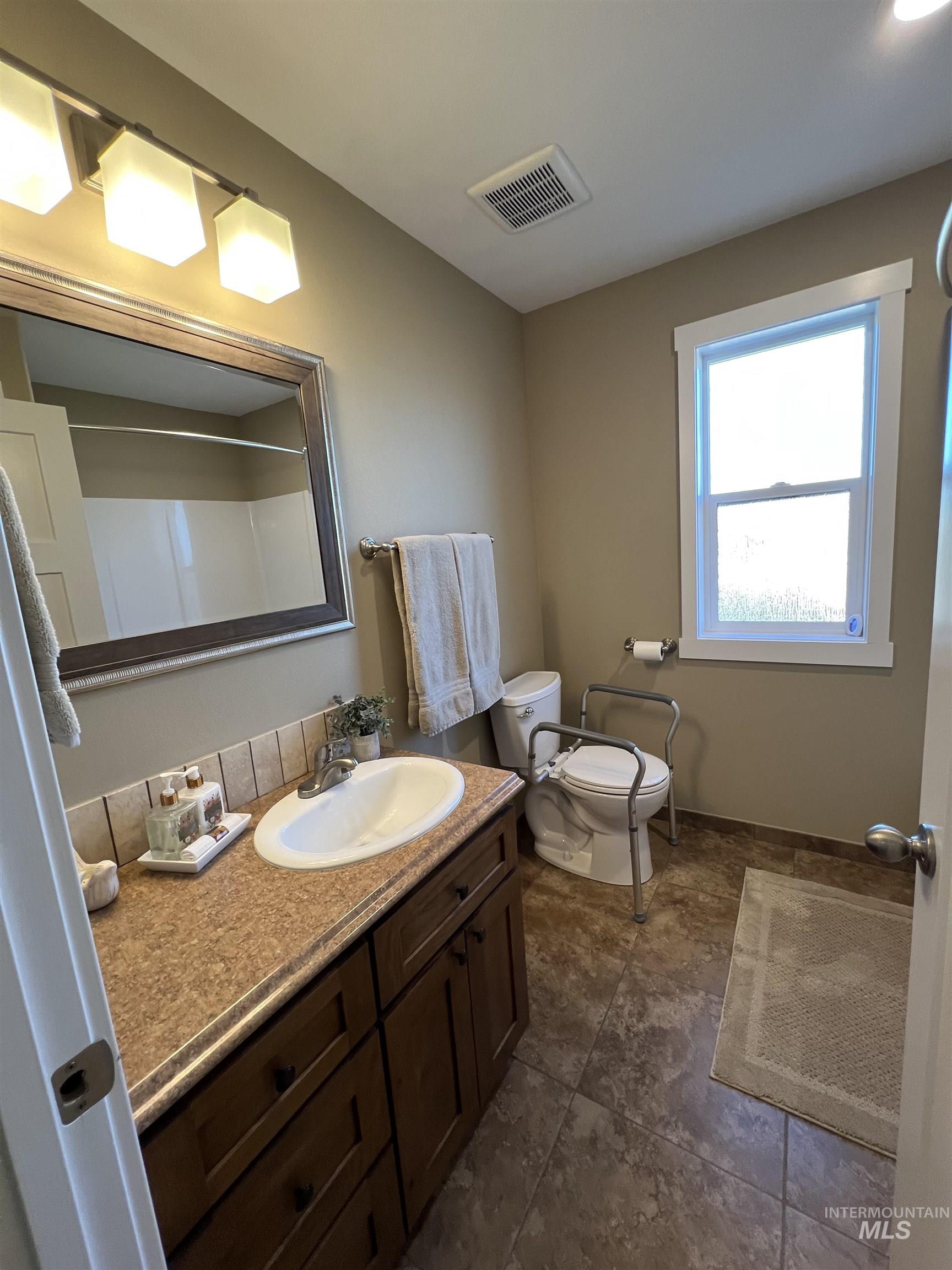 1705 Pioneer Dr. Property Photo 13