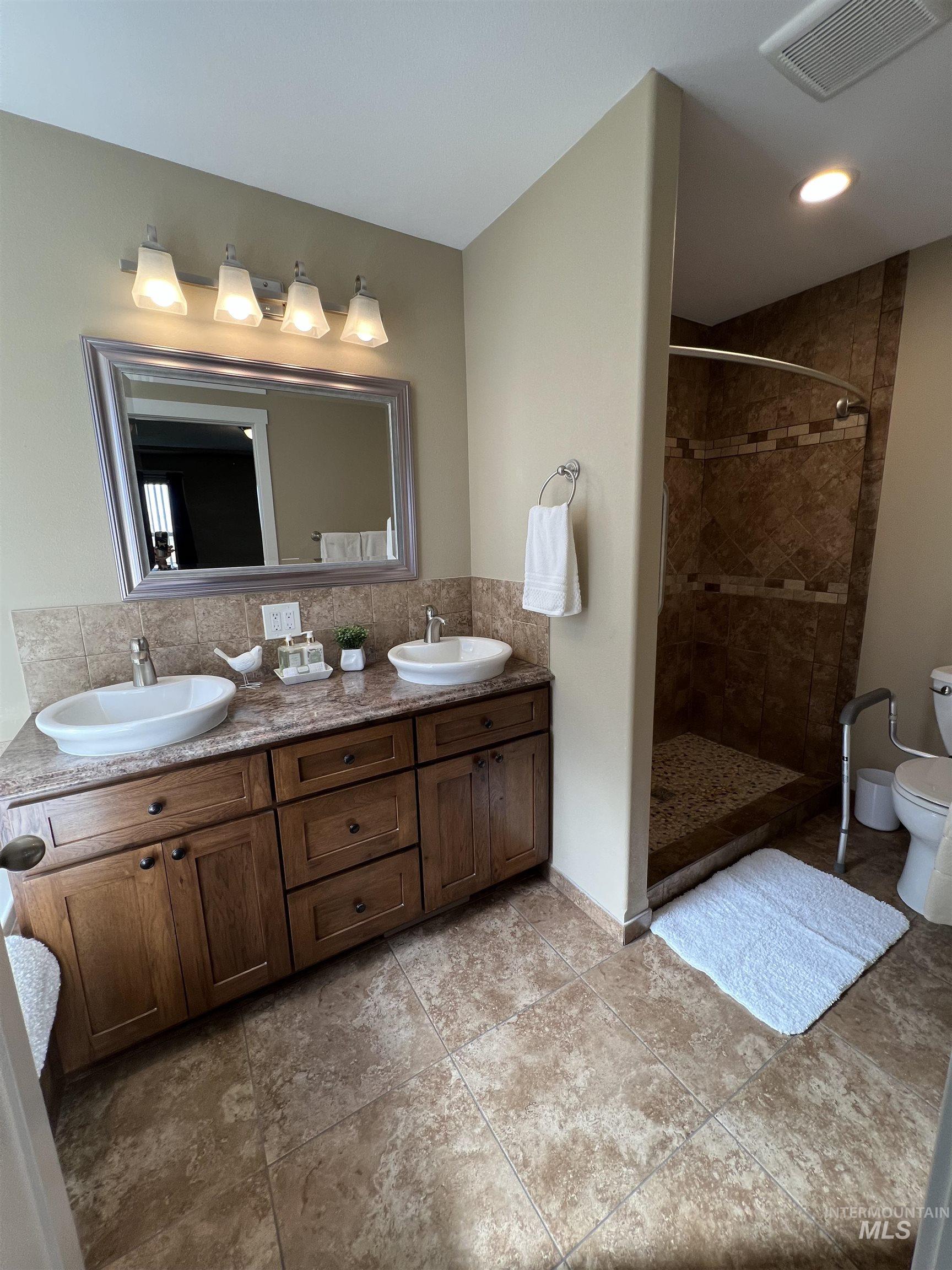 1705 Pioneer Dr. Property Photo 18