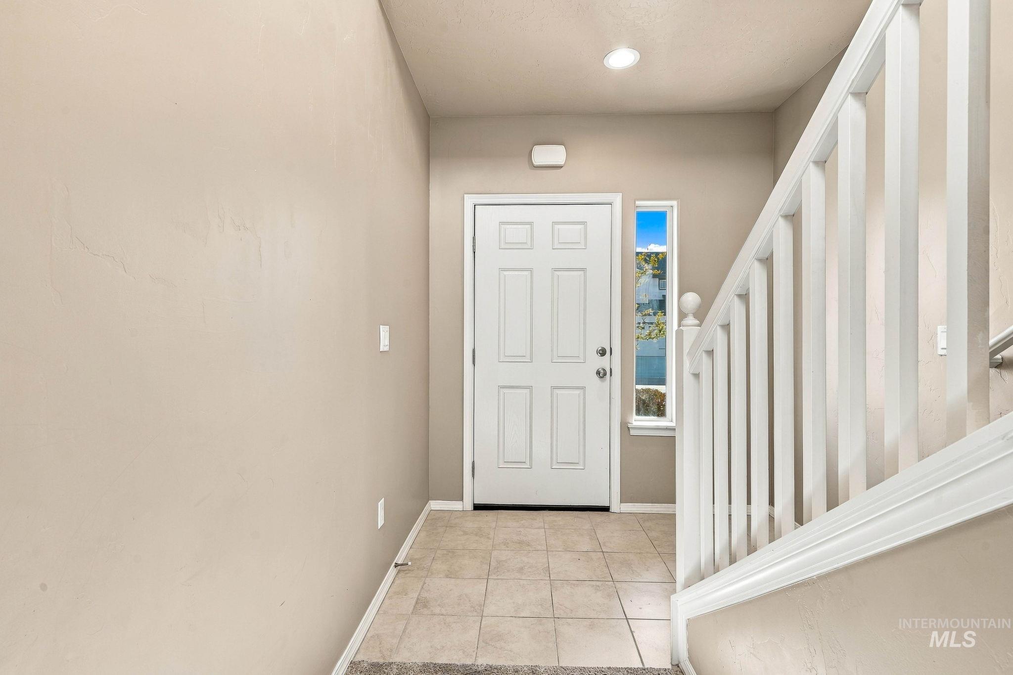 1055 N Ryde Ave Property Photo 5
