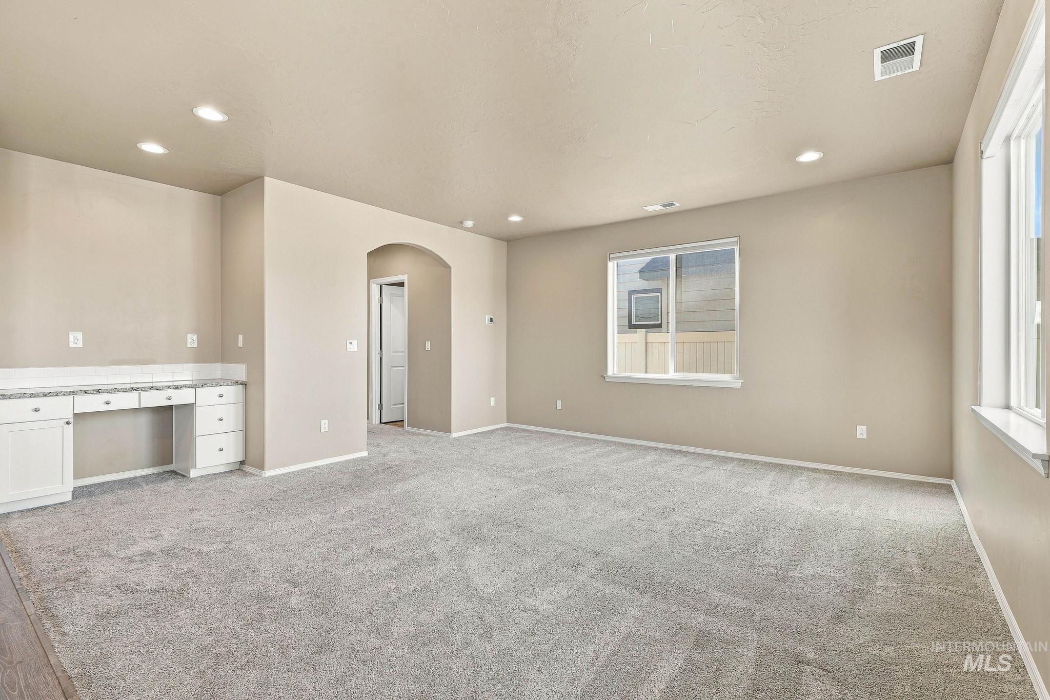 1055 N Ryde Ave Property Photo 12