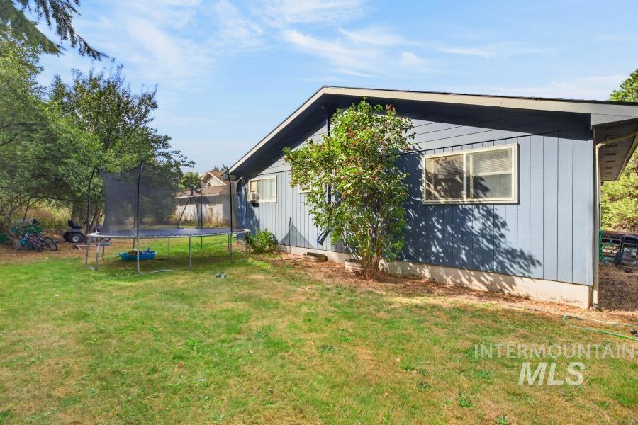 927/929 Vandal Dr. Property Photo 3