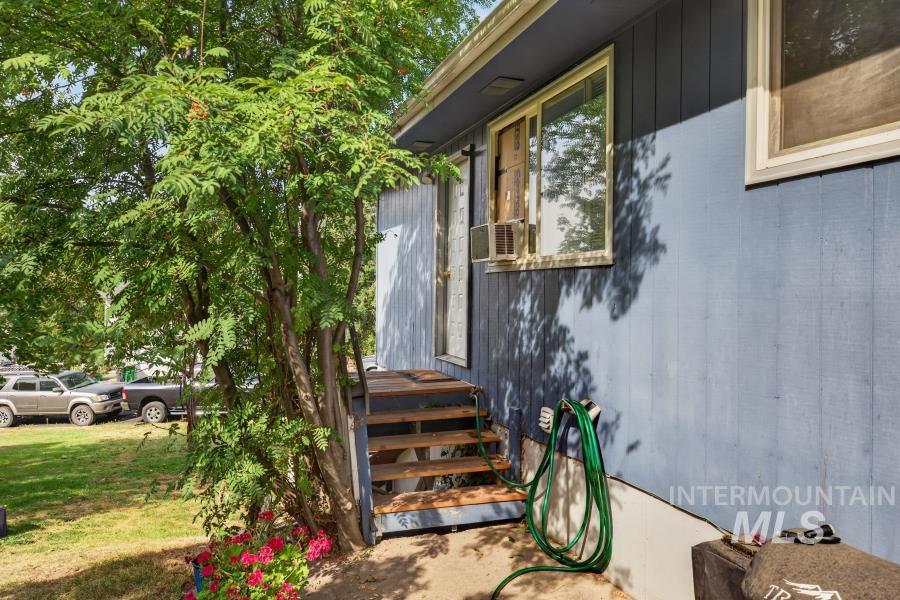 927/929 Vandal Dr. Property Photo 4