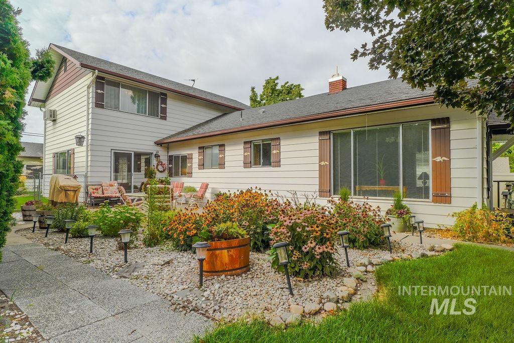421 E Avenue E Property Photo 1