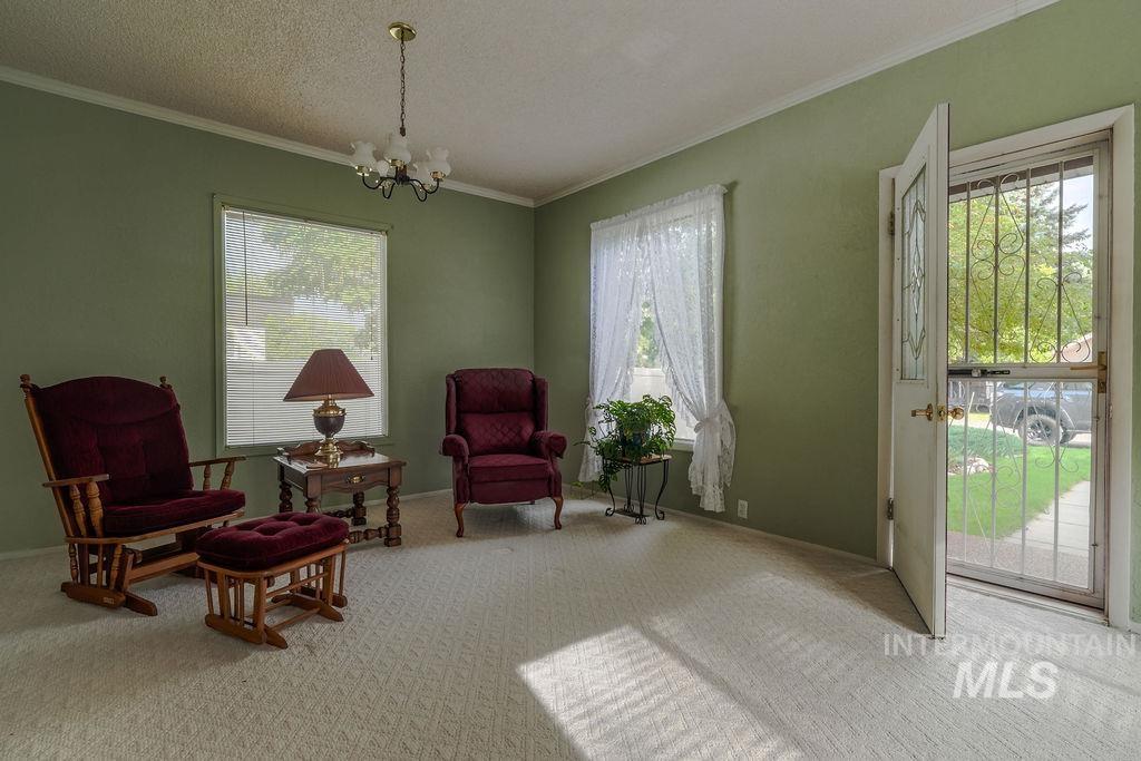 421 E Avenue E Property Photo 4