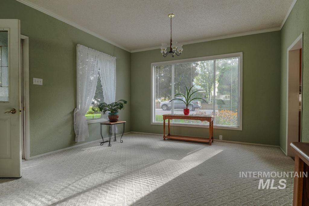 421 E Avenue E Property Photo 5