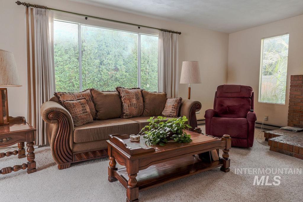 421 E Avenue E Property Photo 6
