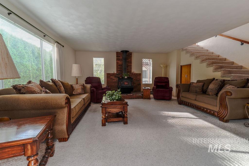 421 E Avenue E Property Photo 8